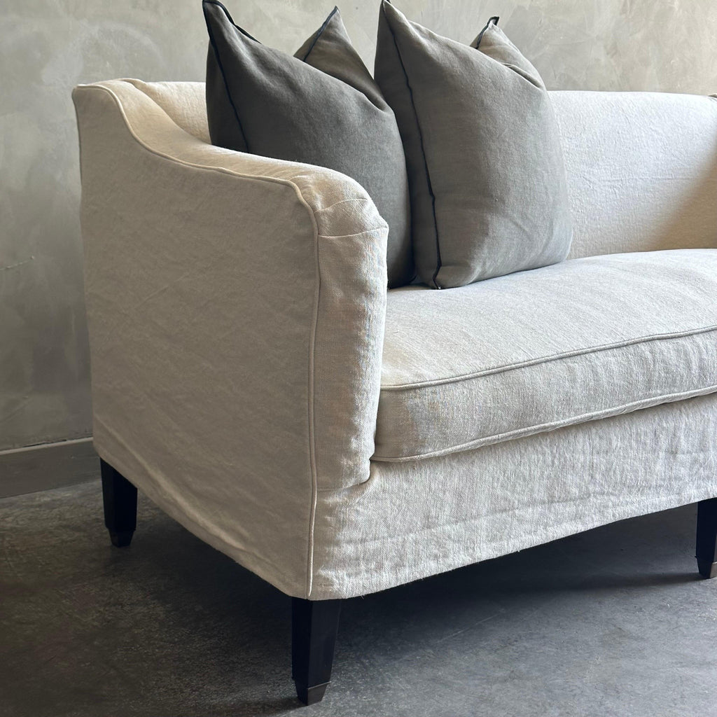 https://a.1stdibscdn.com/custom-upholstered-or-slip-covered-sofa-in-heavy-stone-washed-belgian-linen-for-sale-picture-9/f_18223/1697577856989/mobilejpegupload_3C7A979BE8BC466AB01026A1C24F3A08_master.jpg
