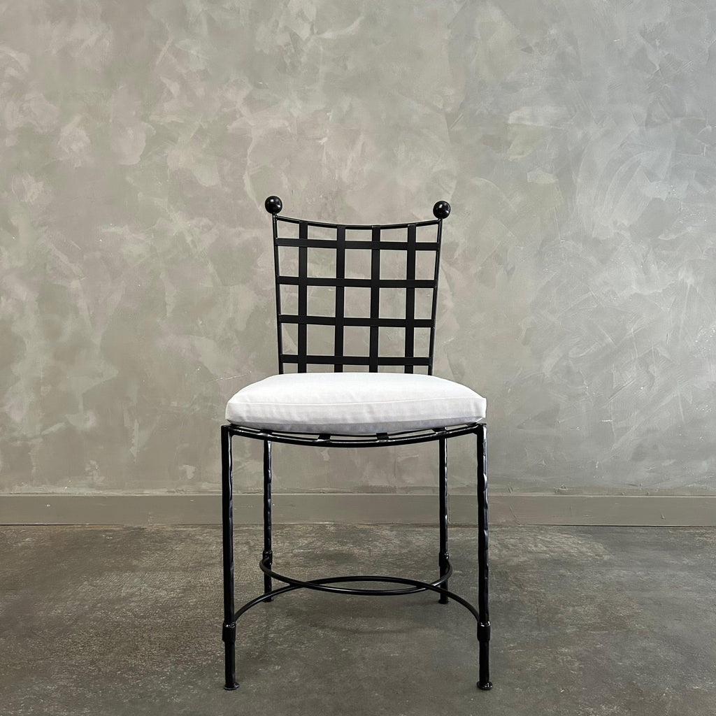 https://a.1stdibscdn.com/custom-made-outdoor-iron-dining-chair-with-sunbrella-cushion-for-sale-picture-4/f_18223/f_482916721768247961842/mobilejpegupload_3D34AABBAD194D68BB7E61BB11C891B1_master.jpg