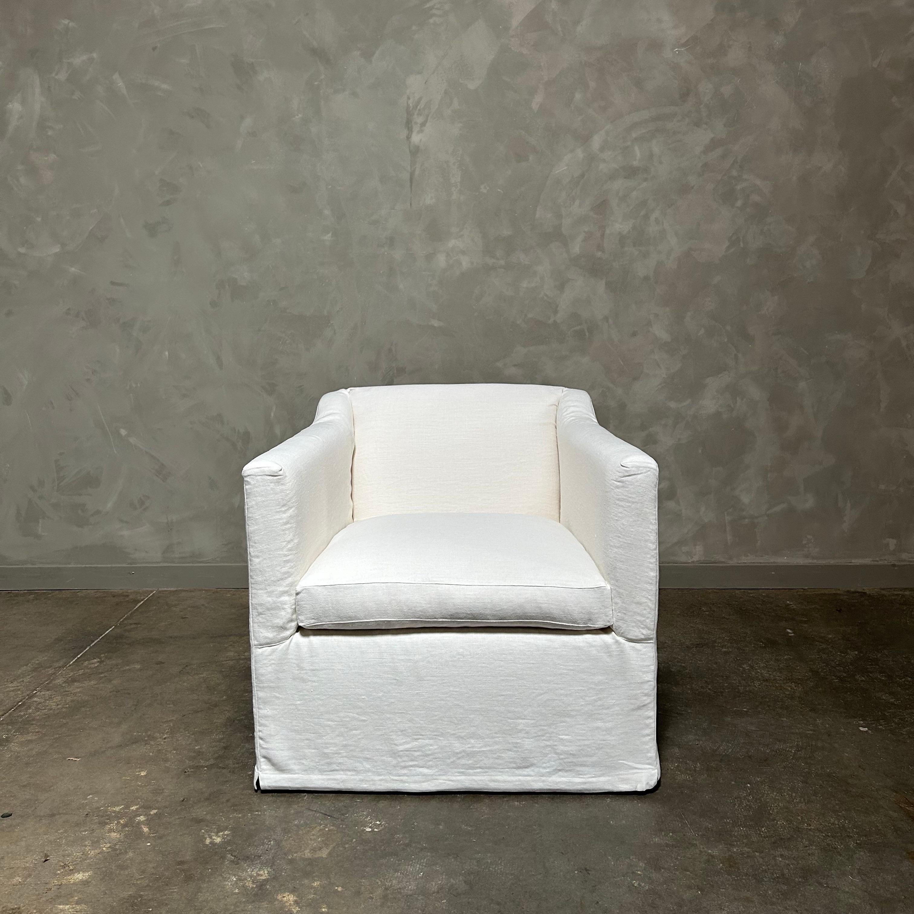 https://a.1stdibscdn.com/slip-cover-swivel-chair-upholstered-in-white-belgian-linen-for-sale-picture-7/f_18223/1711719966553/mobilejpegupload_3F9CC428B1C8443EBECA80F8C9C457E0_master.jpg