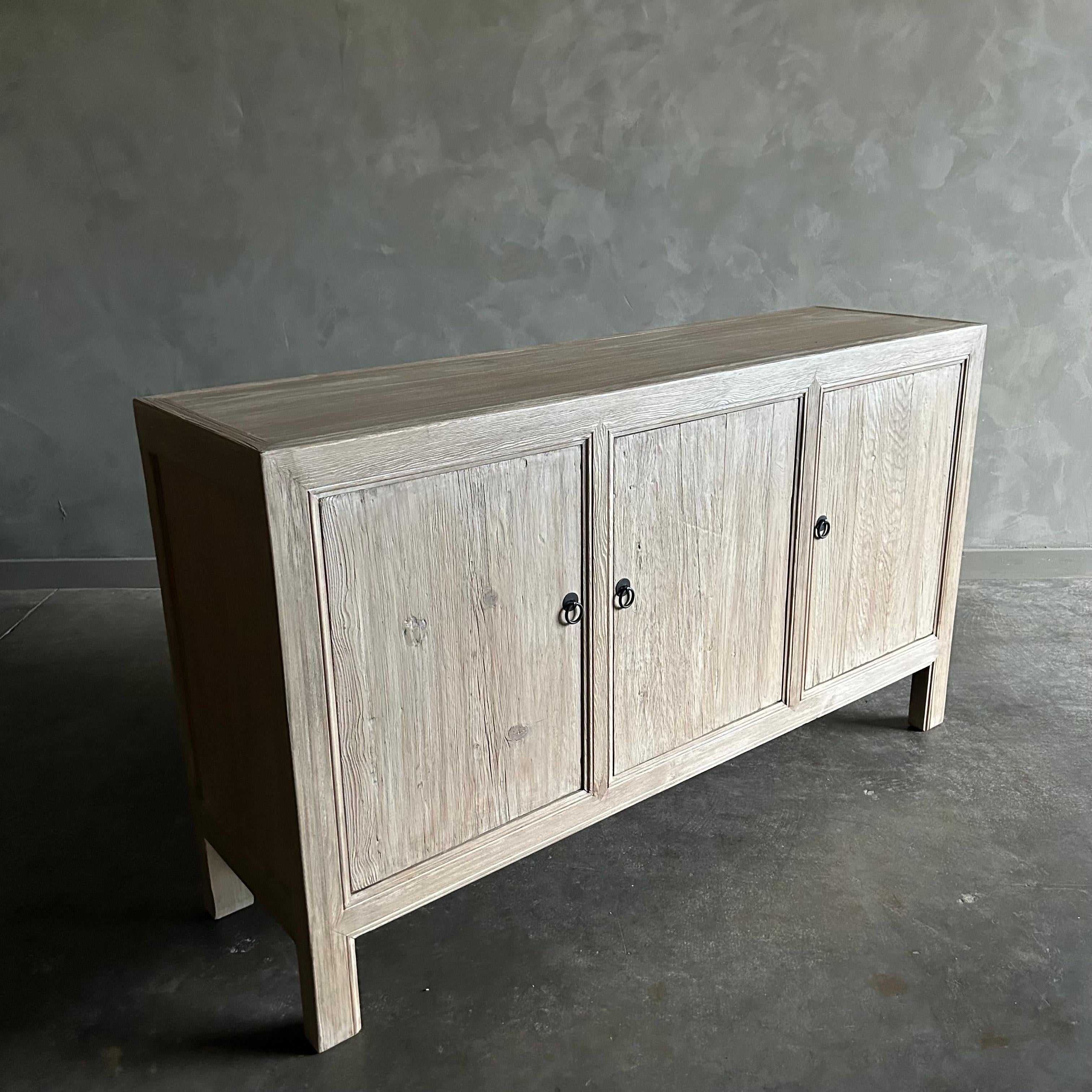 https://a.1stdibscdn.com/custom-made-elm-wood-3-door-buffet-cabinet-for-sale-picture-5/f_18223/1702784410501/mobilejpegupload_42AF828FC4F142AFB7A0D2C3BE901546_master.jpg