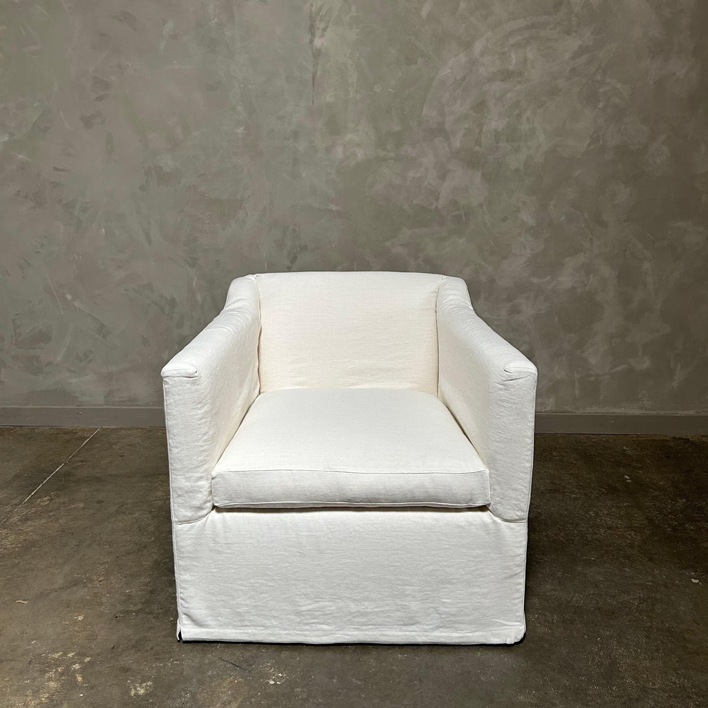 https://a.1stdibscdn.com/slip-cover-swivel-chair-upholstered-in-white-belgian-linen-for-sale-picture-2/f_18223/1711719909461/mobilejpegupload_42F4BFCA2942492E9F5C9613175D5E57_master.jpg