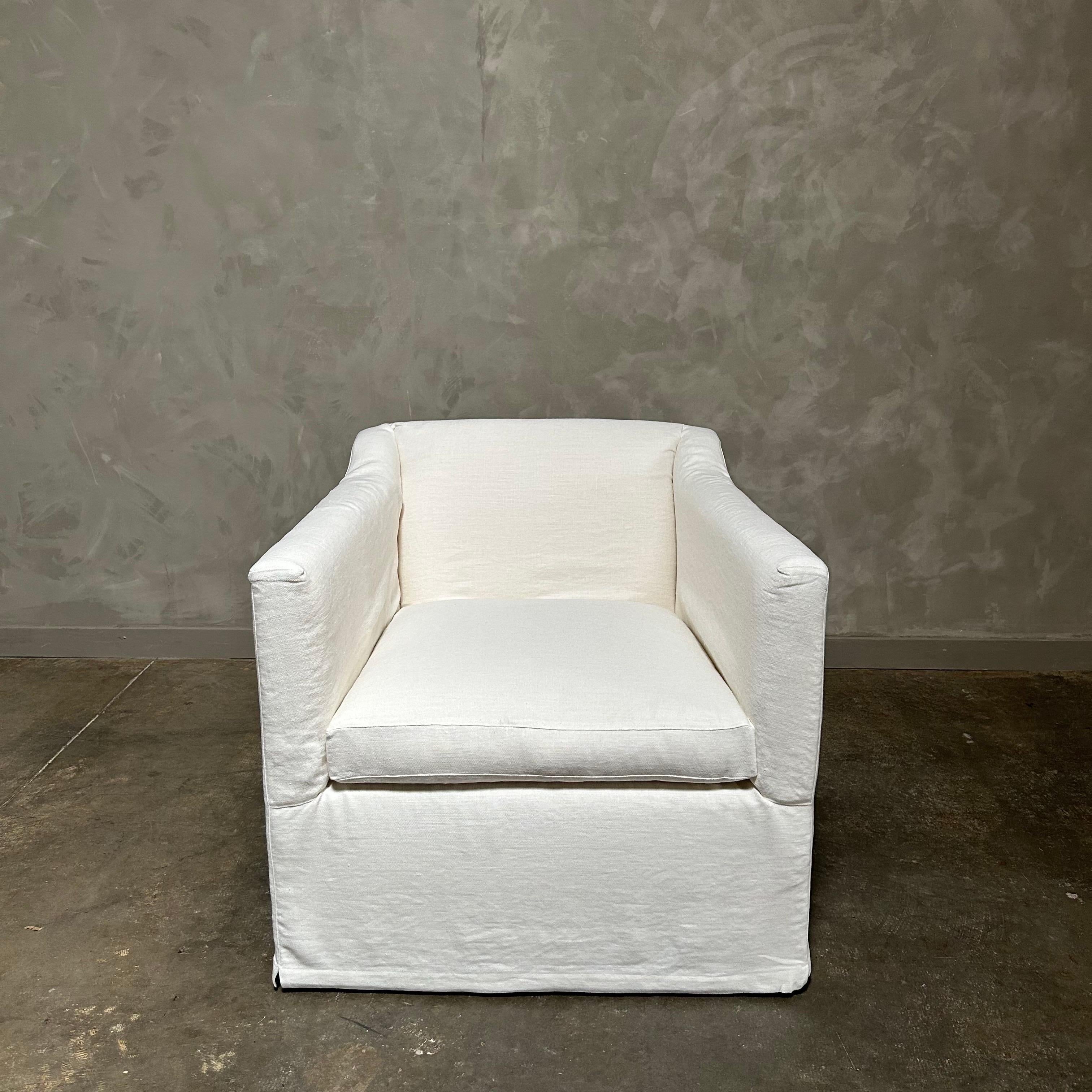https://a.1stdibscdn.com/slip-cover-swivel-chair-upholstered-in-white-belgian-linen-for-sale-picture-2/f_18223/1711719909461/mobilejpegupload_42F4BFCA2942492E9F5C9613175D5E57_master.jpg
