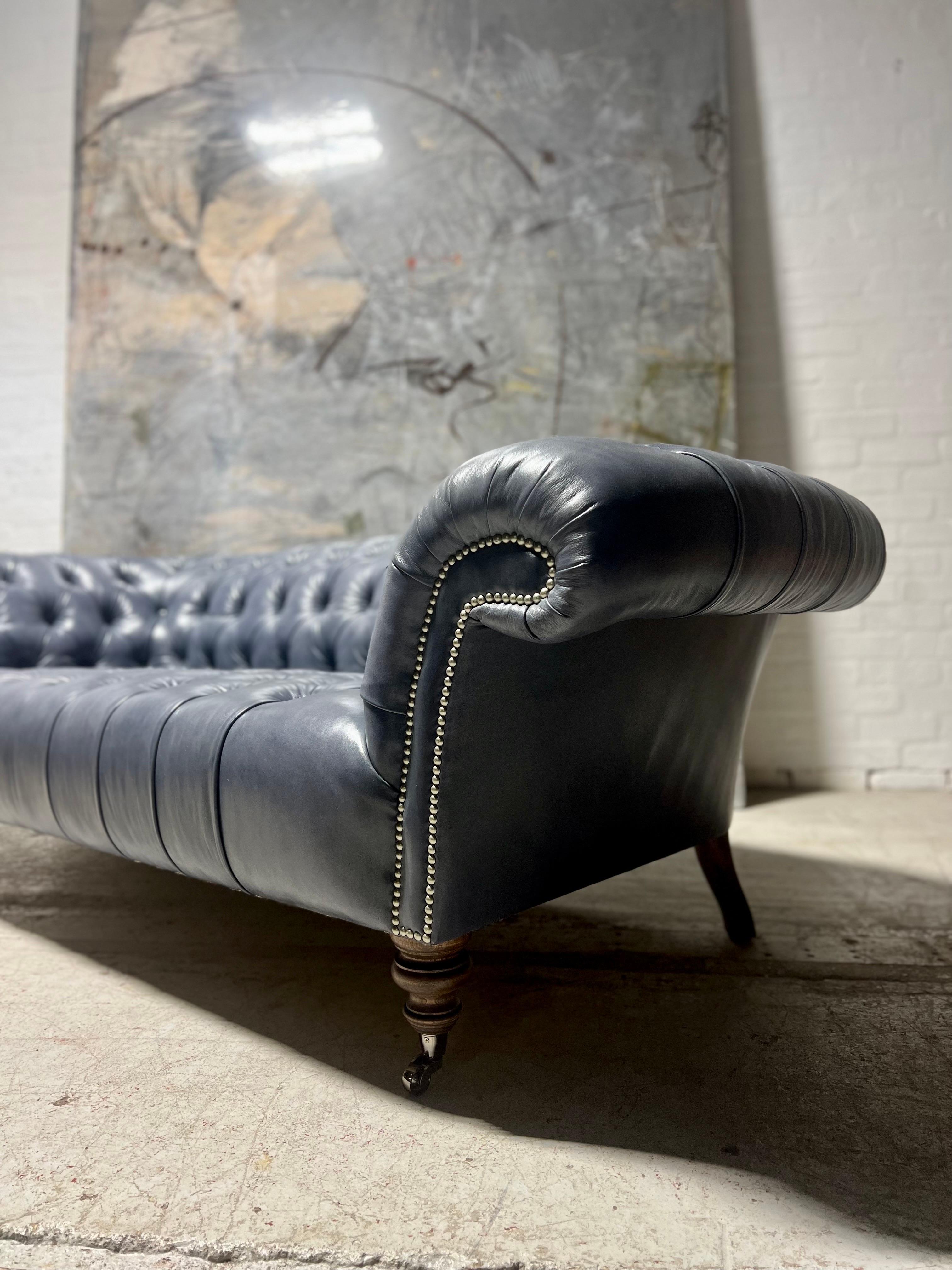 https://a.1stdibscdn.com/our-signature-carver-tufted-chesterfield-sofa-in-hand-dyed-elephant-grey-leather-for-sale-picture-6/f_79732/1699175568542/mobilejpegupload_4CED64B889D74CA7813B69823C7AB1B8_master.jpg