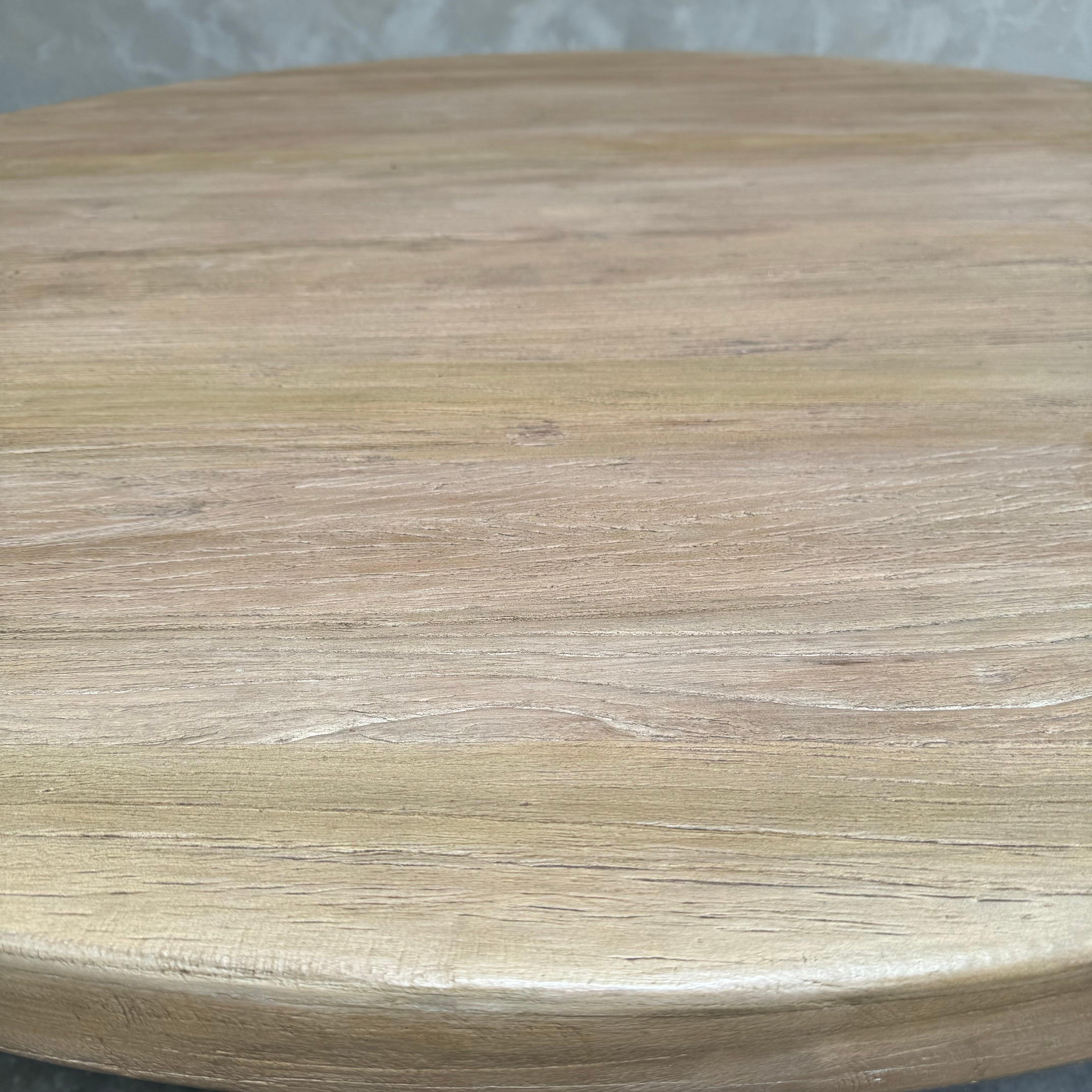 https://a.1stdibscdn.com/round-elm-wood-reeded-dining-table-60-for-sale-picture-7/f_18223/f_467269121758314257137/mobilejpegupload_50F9C836EFB34C18A3DE7D58E26FB603_master.jpg