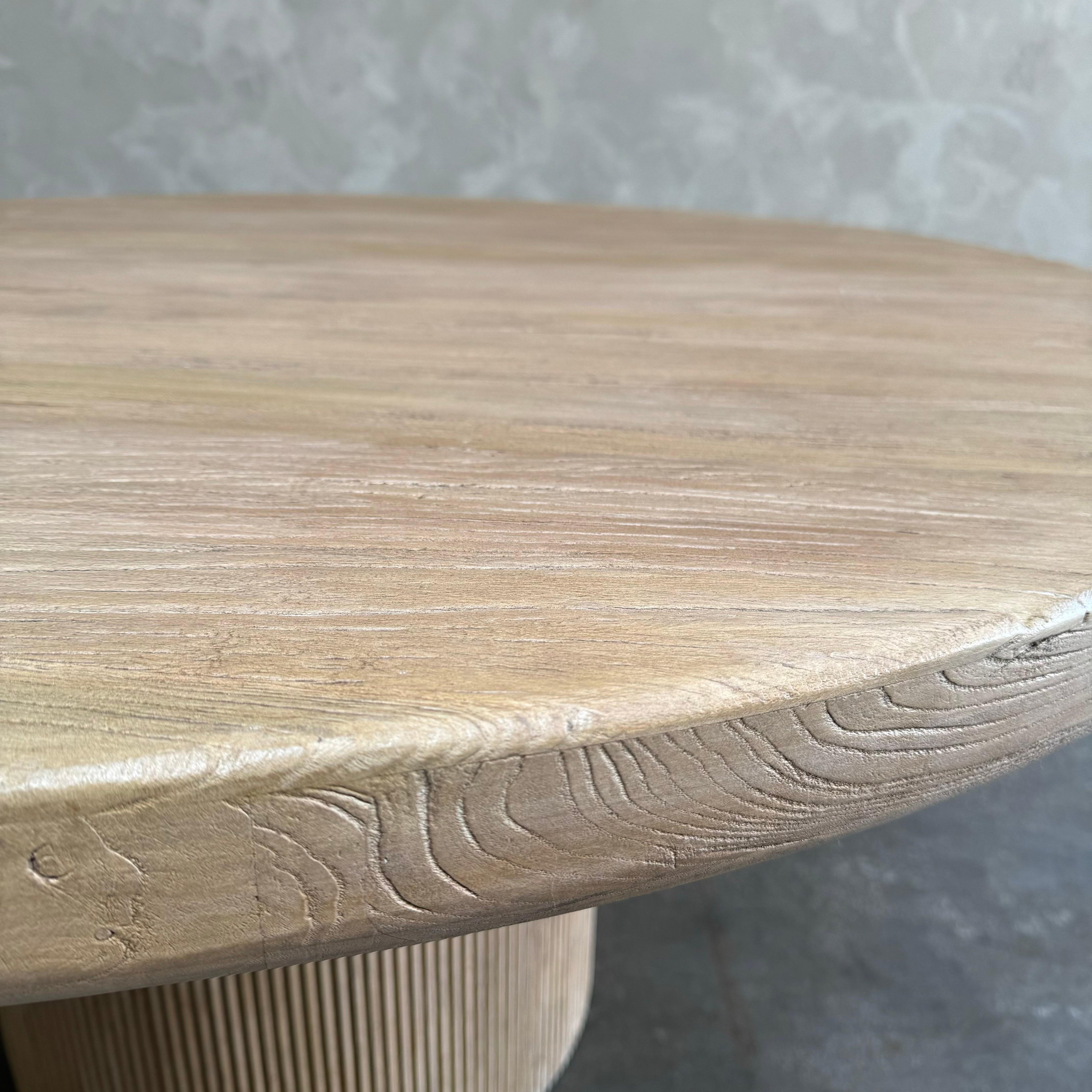 https://a.1stdibscdn.com/round-elm-wood-reeded-dining-table-60-for-sale-picture-4/f_18223/f_467269121758314254200/mobilejpegupload_56A8ECE250414CC7AA36F01379ADC382_master.jpg