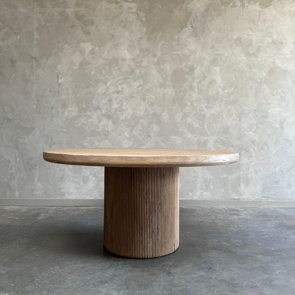 https://a.1stdibscdn.com/round-elm-wood-reeded-dining-table-60-for-sale-picture-8/f_18223/f_467269121758314257923/mobilejpegupload_593A032C989847AFA2D7251860A62EE9_master.jpg
