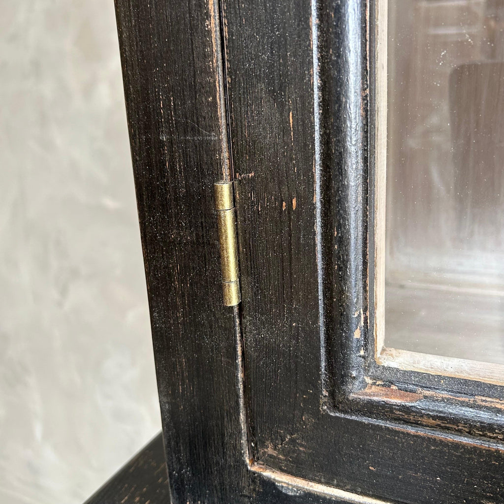 https://a.1stdibscdn.com/vintage-style-reclaimed-wood-hutch-in-distressed-black-finish-for-sale-picture-7/f_18223/f_384692221708218534543/mobilejpegupload_60E24A463B7545658D6D5D2C48AE0B77_master.jpg