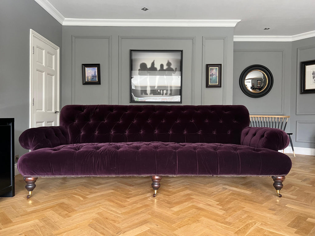 https://a.1stdibscdn.com/our-signature-robinson-fully-buttoned-tufted-sofa-for-sale/f_79732/1677506747602/mobilejpegupload_621D19C8482A4CE39092494650B030AD_master.jpg