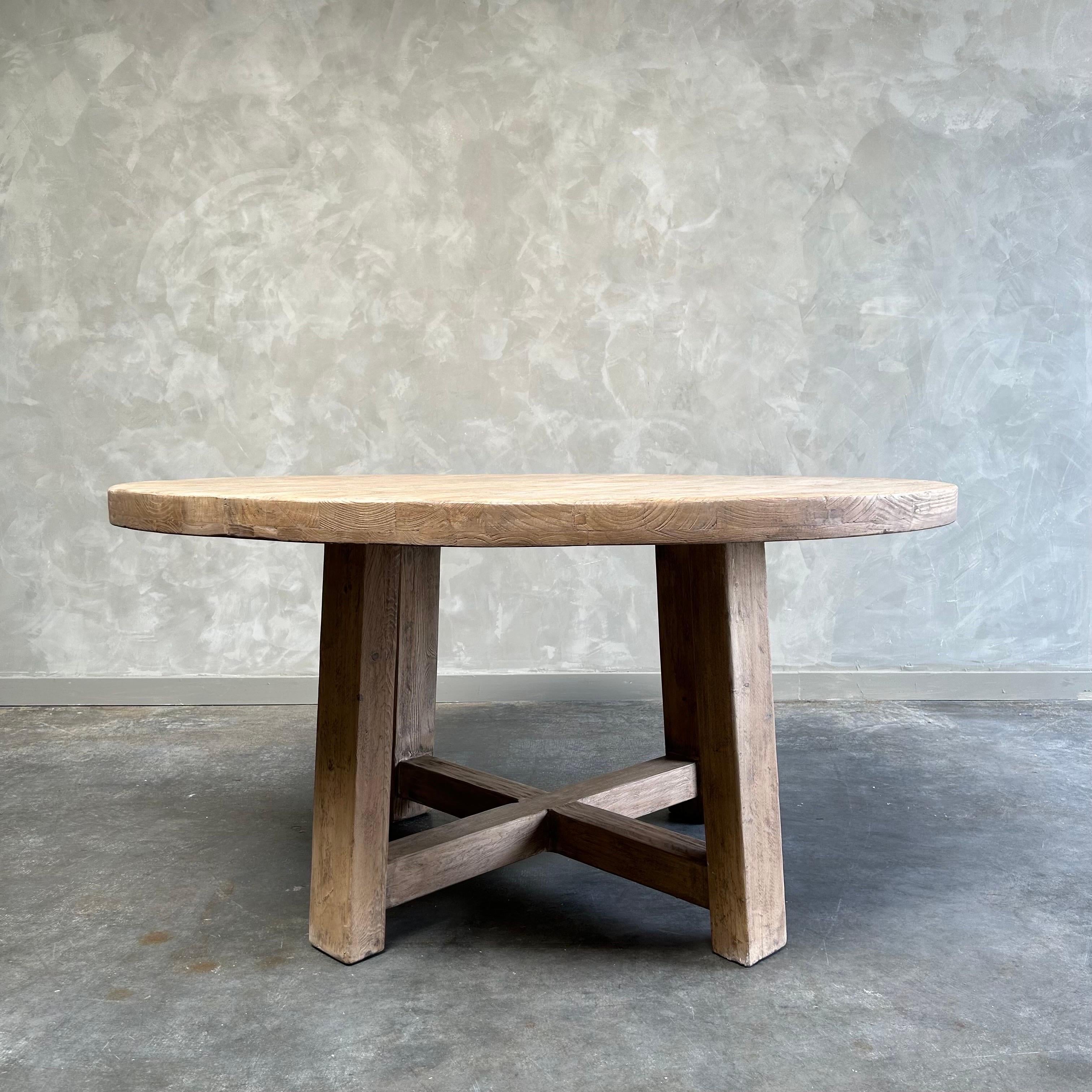https://a.1stdibscdn.com/custom-made-reclaimed-elm-wood-round-dining-table-59-for-sale-picture-2/f_18223/1686882439062/mobilejpegupload_65E14677D16F4AC8B0BCA9A528BDA7C7_master.jpg