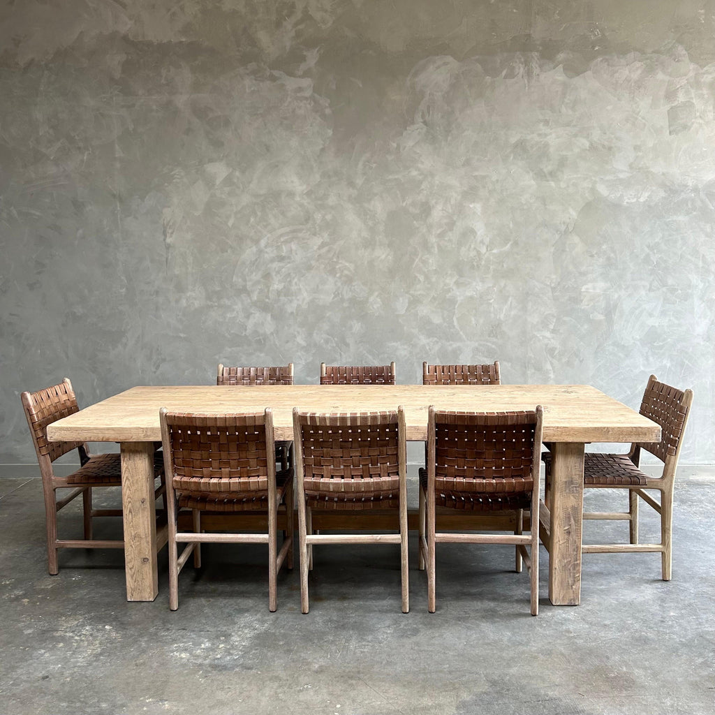 https://a.1stdibscdn.com/solid-reclaimed-pine-dining-table-for-sale-picture-10/f_18223/1686798493372/mobilejpegupload_66513916F03240E2BC535C11313D2FFA_master.jpg