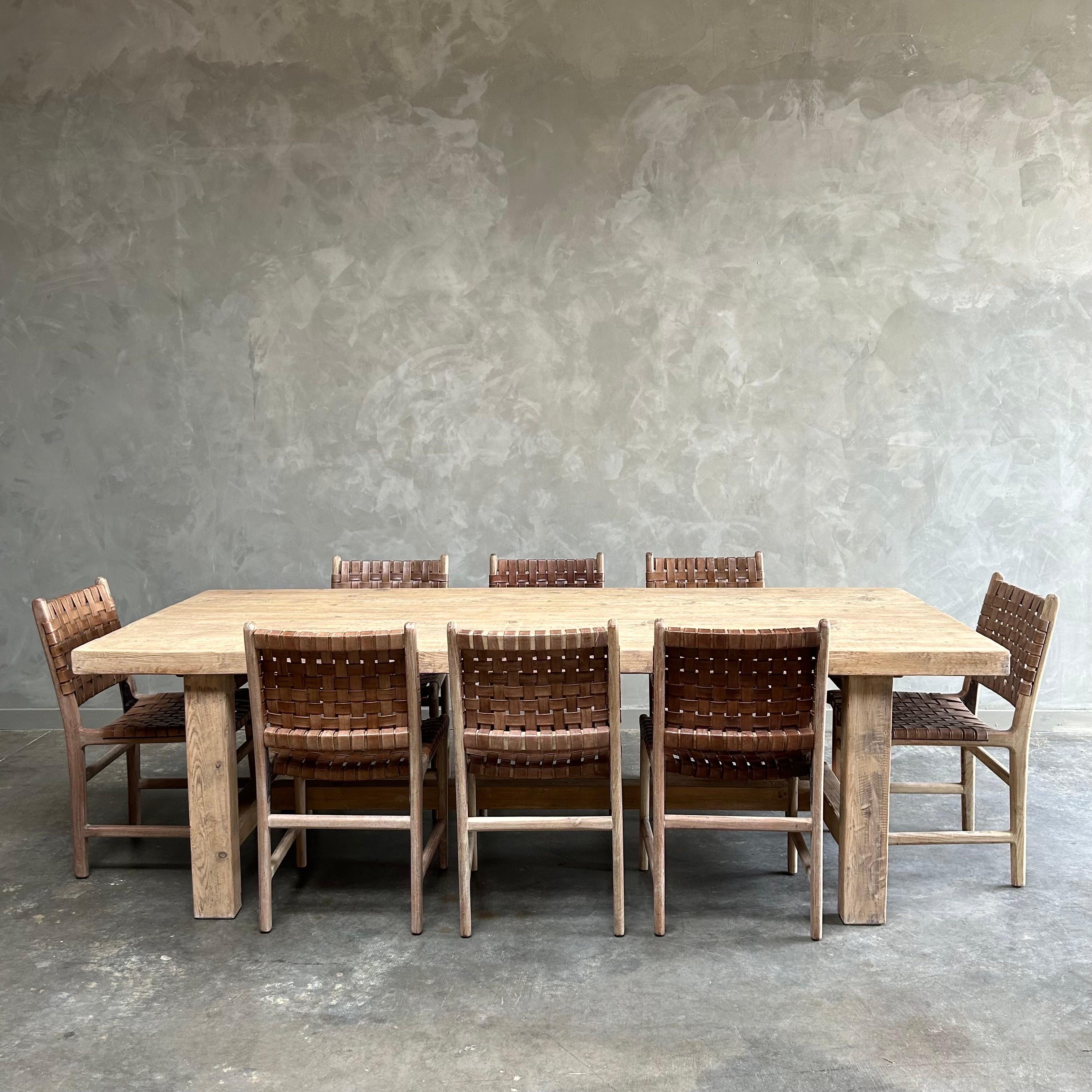 https://a.1stdibscdn.com/solid-reclaimed-pine-dining-table-for-sale-picture-10/f_18223/1686798493372/mobilejpegupload_66513916F03240E2BC535C11313D2FFA_master.jpg