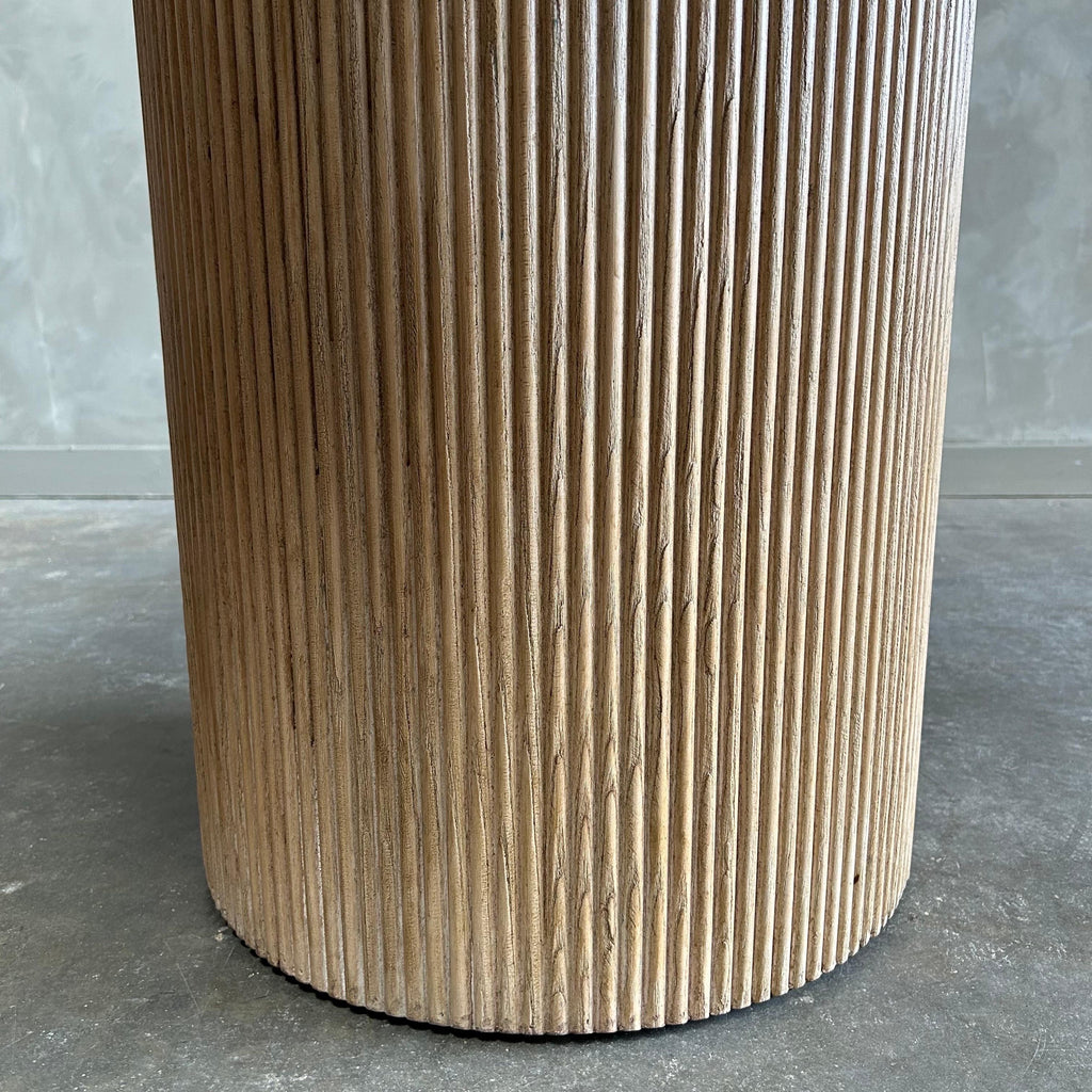 https://a.1stdibscdn.com/reclaimed-wood-round-reeded-base-dining-table-42-for-sale-picture-5/f_18223/f_481659421767386645132/mobilejpegupload_6A7130A6F61E4E479EE9BF581D42D35F_master.jpg
