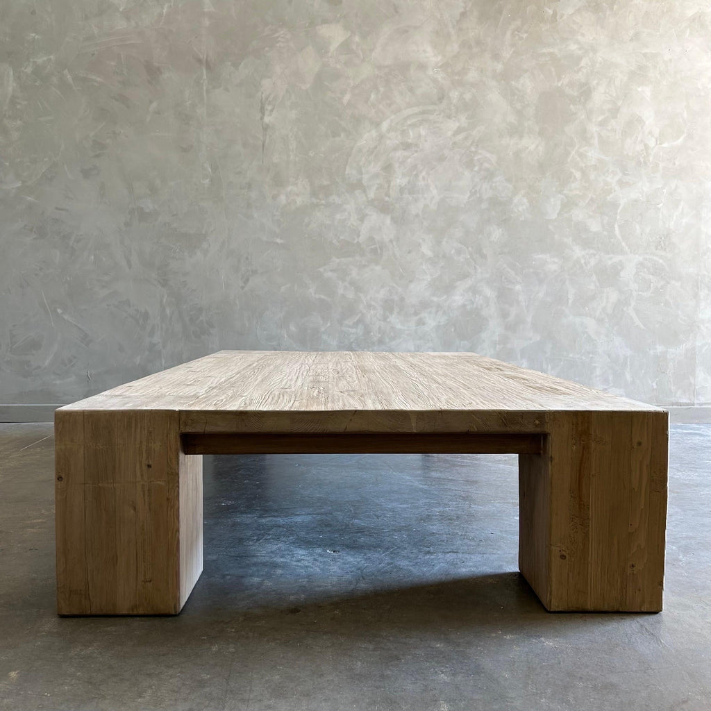 https://a.1stdibscdn.com/custom-x-large-elm-wood-beam-coffee-table-in-natural-for-sale-picture-3/f_18223/f_451464121747955033569/mobilejpegupload_6AC06309EF4347E4ACDCA5315718CD73_master.jpg