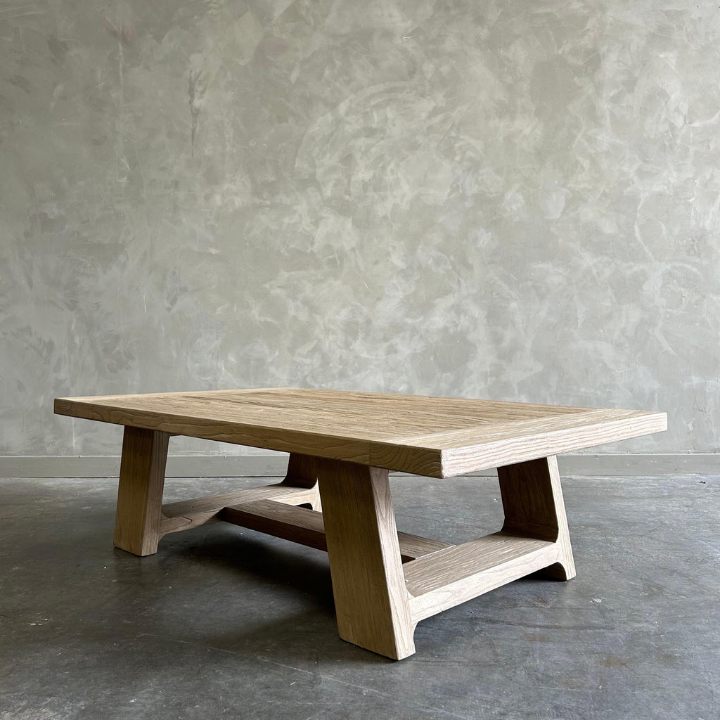 https://a.1stdibscdn.com/reclaimed-elm-wood-coffee-table-for-sale-picture-8/f_18223/f_492966321773945292408/mobilejpegupload_711D53929A414B0092A0A27A2C70FE69_master.jpg