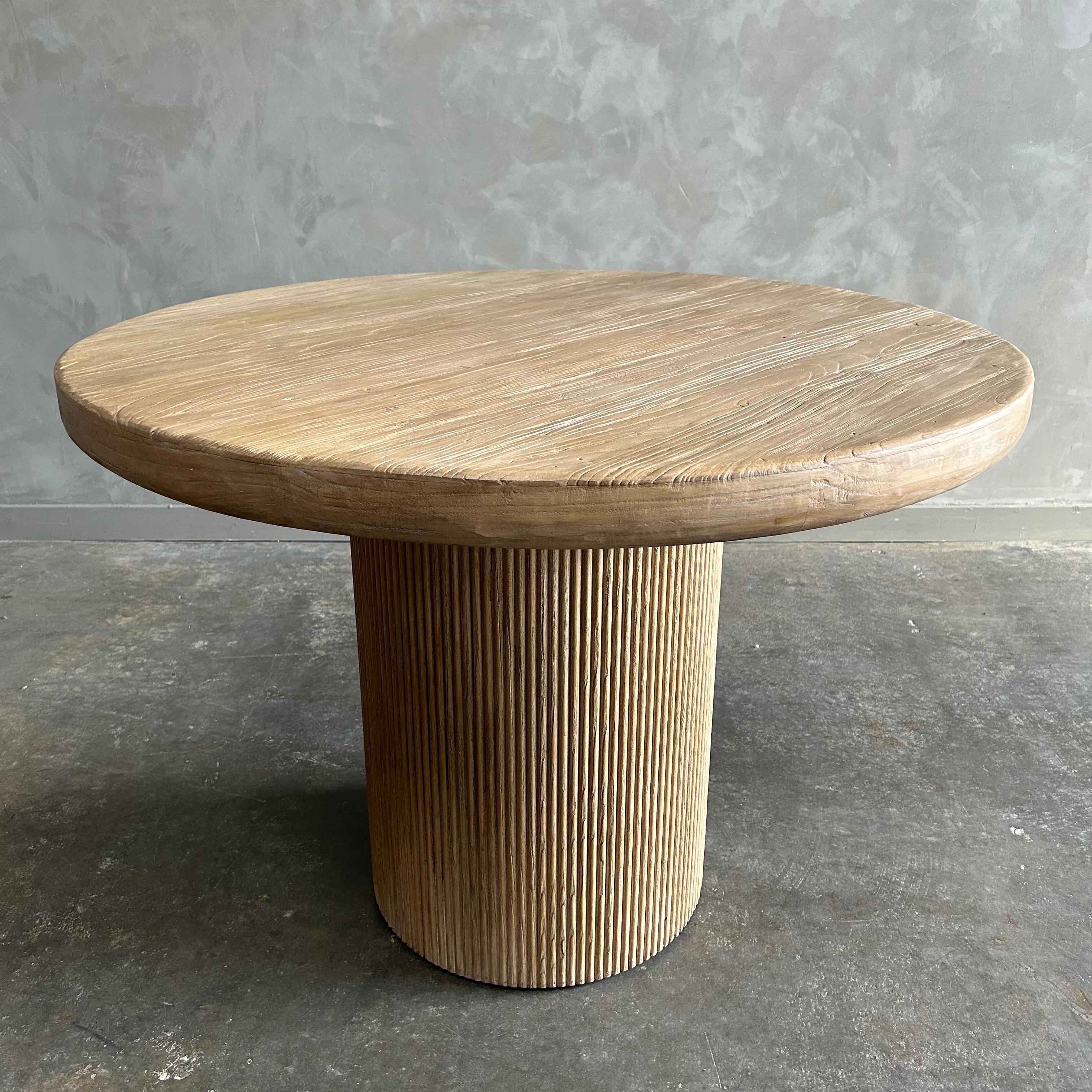 https://a.1stdibscdn.com/reclaimed-wood-round-reeded-base-dining-table-42-for-sale-picture-3/f_18223/f_481659421767386643718/mobilejpegupload_71CB4953CCDE4DA1922E7C08ED44EB9B_master.jpg