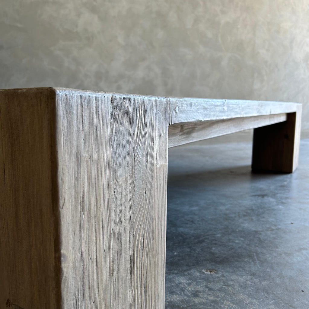 https://a.1stdibscdn.com/custom-x-large-elm-wood-beam-coffee-table-in-natural-for-sale-picture-12/f_18223/f_451464121747955039618/mobilejpegupload_76CFE2B34DB64A5BA27408EC0A9D9DA3_master.jpg