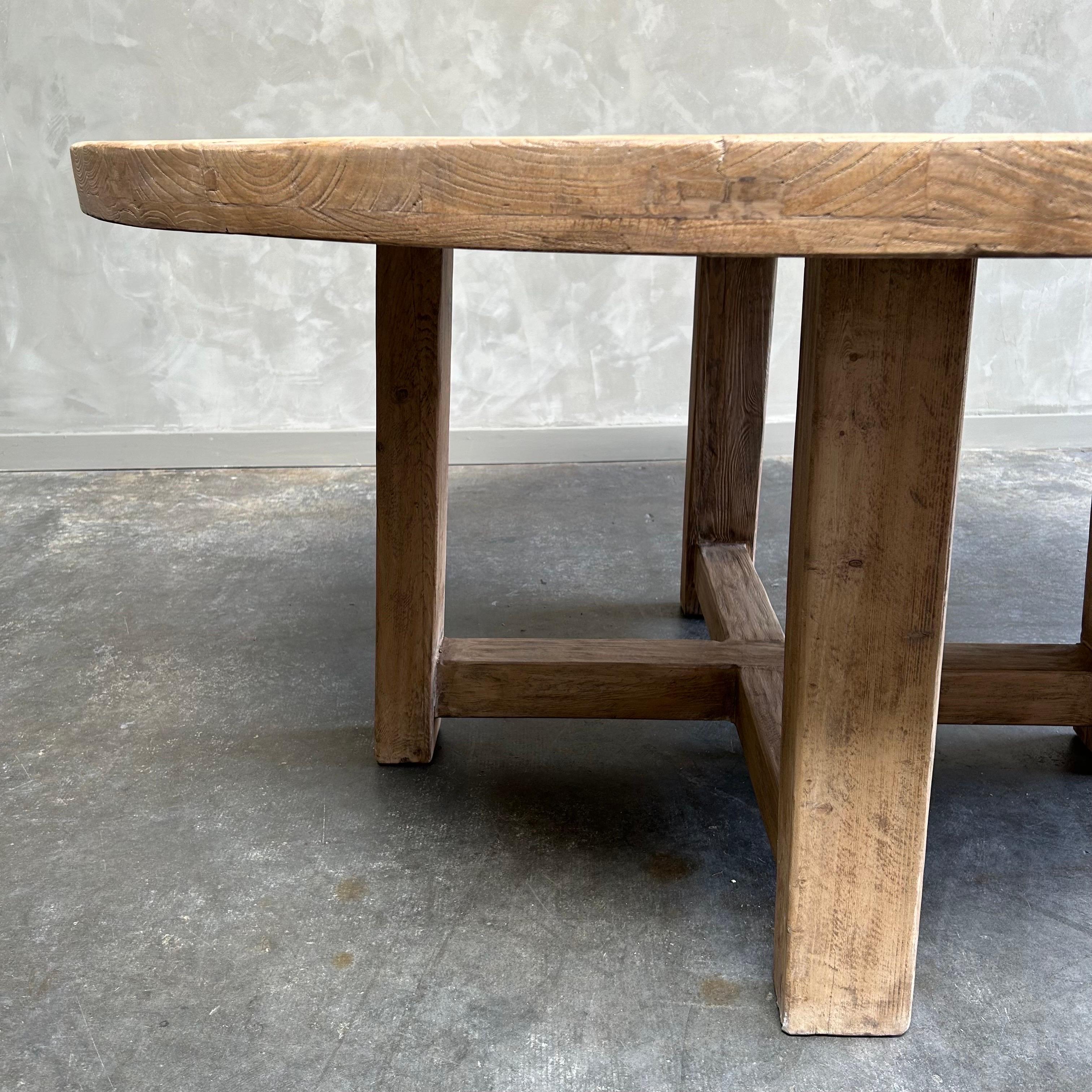 https://a.1stdibscdn.com/custom-made-reclaimed-elm-wood-round-dining-table-59-for-sale-picture-9/f_18223/1686882437822/mobilejpegupload_7794A8DE98CD43B5BD1C2F275490BE9F_master.jpg