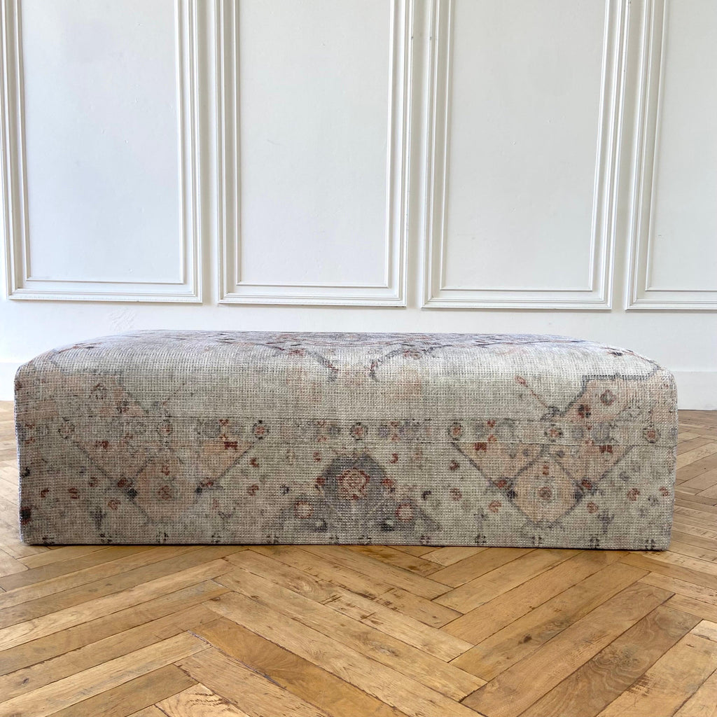 https://a.1stdibscdn.com/custom-made-rug-cube-ottoman-for-sale-picture-6/f_18223/1647545012901/mobilejpegupload_77E472FD4A214C9D9401231B63ADD5F1_master.jpg