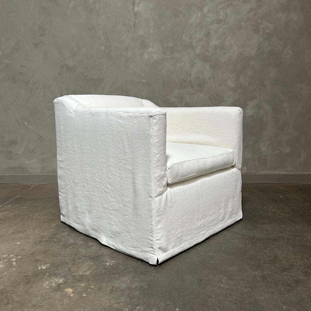 https://a.1stdibscdn.com/slip-cover-swivel-chair-upholstered-in-white-belgian-linen-for-sale-picture-3/f_18223/1711719912001/mobilejpegupload_7C0EBD7E4E2149F6A7C81F14E6046C1A_master.jpg
