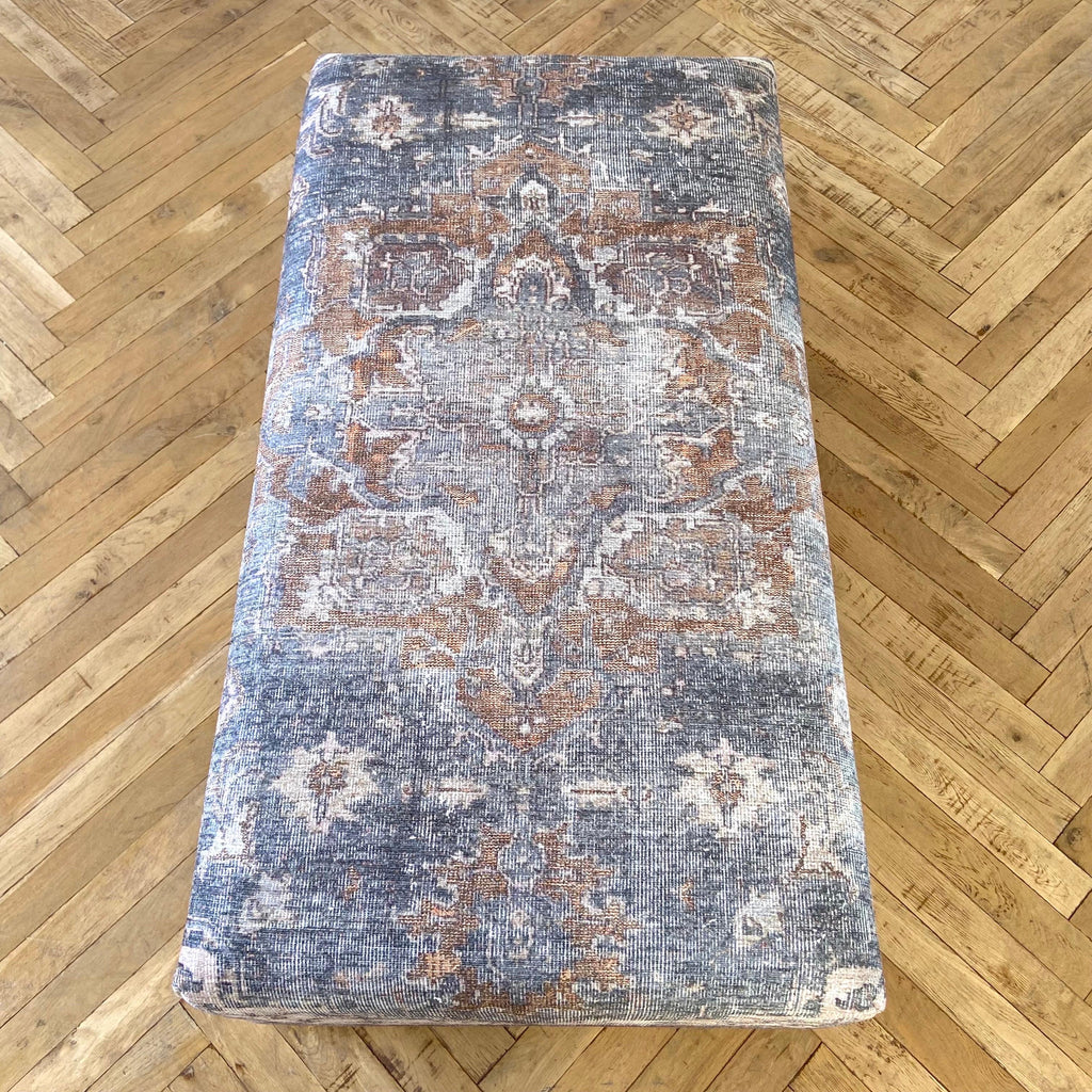 https://a.1stdibscdn.com/custom-made-cube-ottoman-in-vintage-turkish-rug-style-for-sale-picture-7/f_18223/1647470847073/mobilejpegupload_7EECD582BED64BFDB1E915E74235B71C_master.jpg