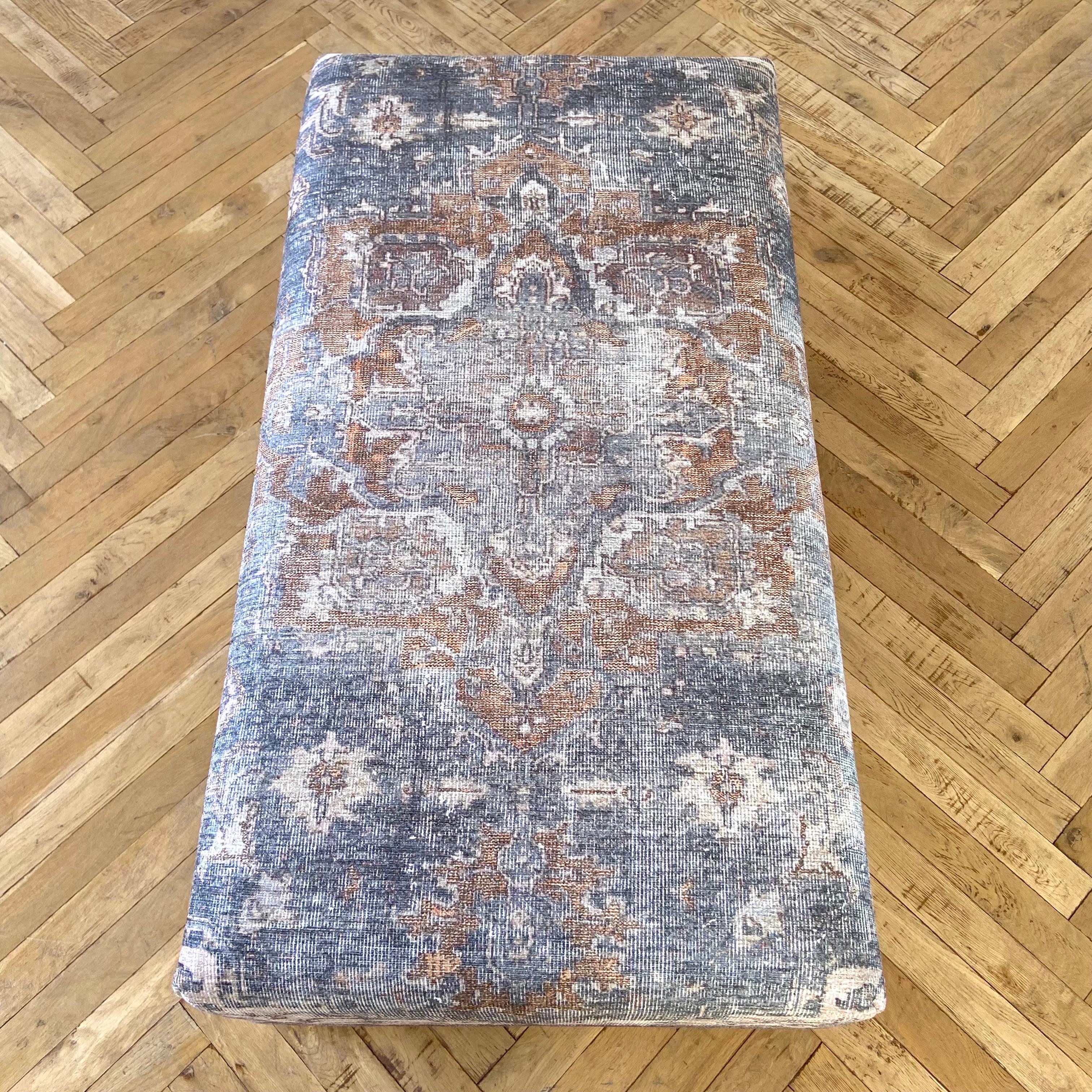 https://a.1stdibscdn.com/custom-made-cube-ottoman-in-vintage-turkish-rug-style-for-sale-picture-7/f_18223/1647470847073/mobilejpegupload_7EECD582BED64BFDB1E915E74235B71C_master.jpg