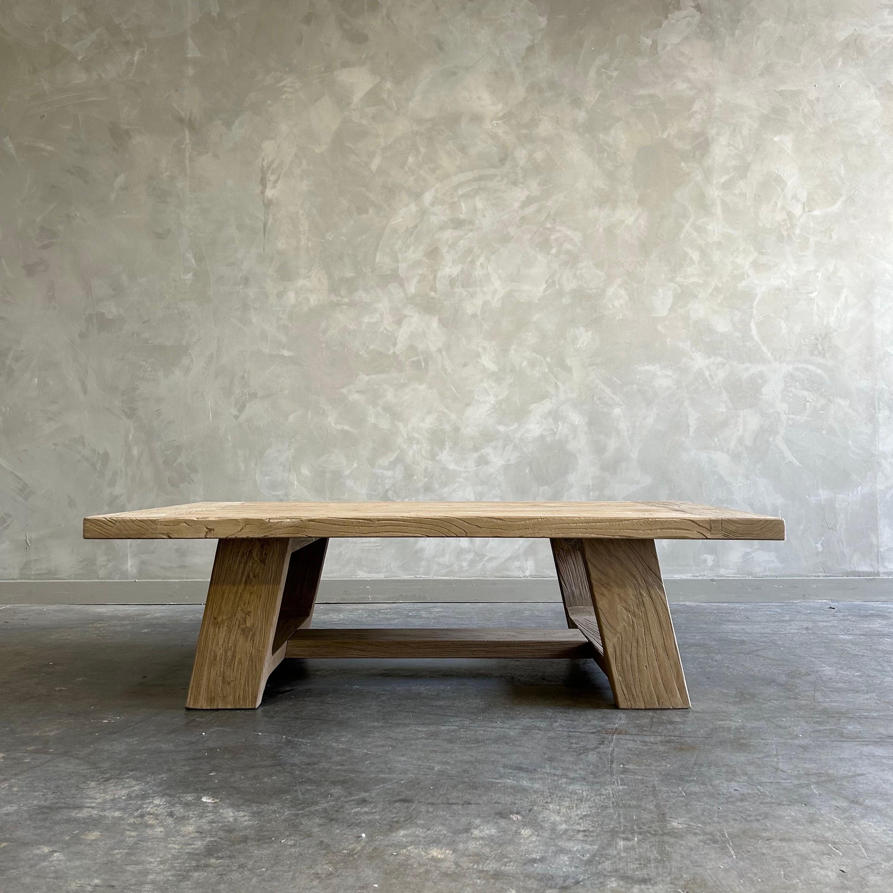 https://a.1stdibscdn.com/reclaimed-elm-wood-coffee-table-for-sale-picture-9/f_18223/f_492966321773945293074/mobilejpegupload_7F7038F9883444EB816FA761524B685D_master.jpg