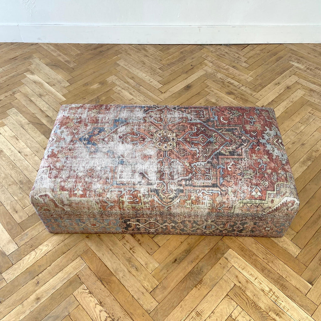 https://a.1stdibscdn.com/custom-made-cube-style-rug-cocktail-ottoman-for-sale-picture-7/f_18223/1647468596718/mobilejpegupload_809160916D9C4E06949DC1686D9DA622_master.jpg