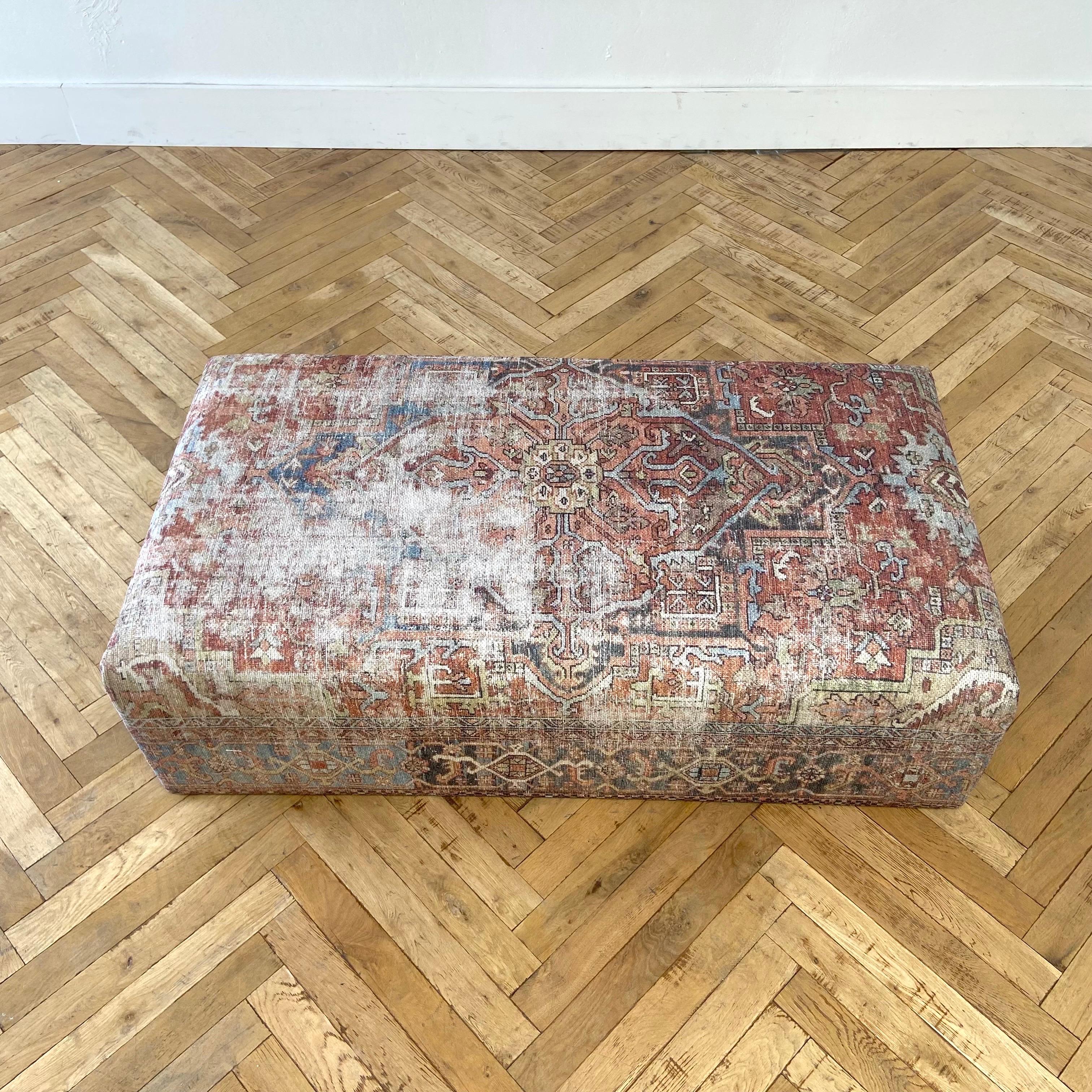 https://a.1stdibscdn.com/custom-made-cube-style-rug-cocktail-ottoman-for-sale-picture-7/f_18223/1647468596718/mobilejpegupload_809160916D9C4E06949DC1686D9DA622_master.jpg