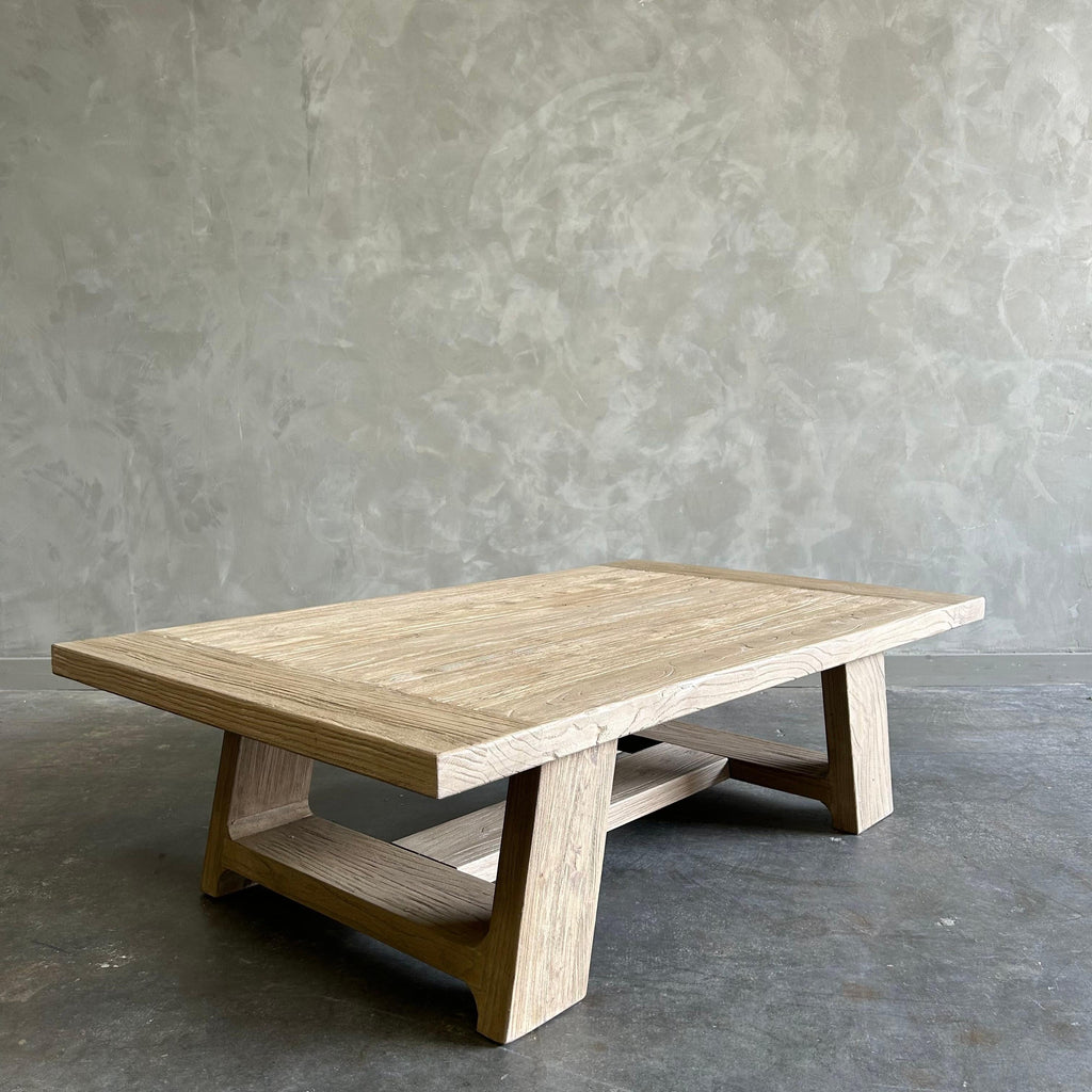 https://a.1stdibscdn.com/reclaimed-elm-wood-coffee-table-for-sale-picture-2/f_18223/f_492966321773945288761/mobilejpegupload_859DE63BA54048E4A10EE7A4FD6D1B3D_master.jpg