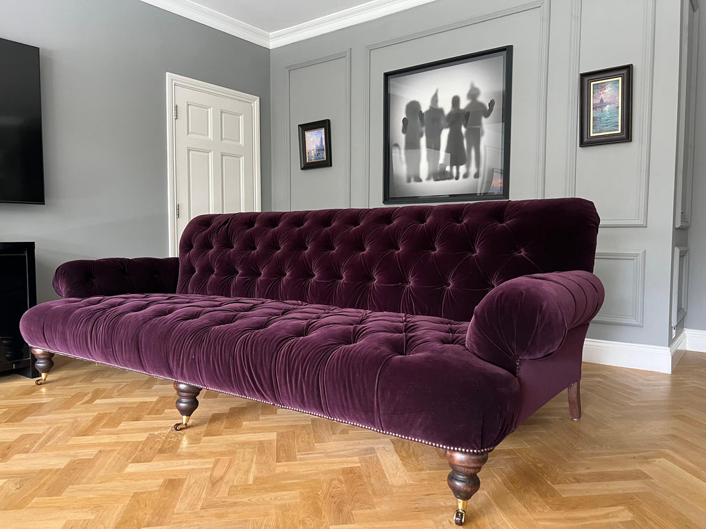 https://a.1stdibscdn.com/our-signature-robinson-fully-buttoned-tufted-sofa-for-sale-picture-2/f_79732/1677506744735/mobilejpegupload_86FA28CD987D4B1383E9A1CA343967B9_master.jpg