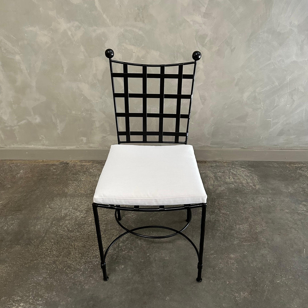 https://a.1stdibscdn.com/custom-made-outdoor-iron-dining-chair-with-sunbrella-cushion-for-sale-picture-5/f_18223/f_482916721768247962436/mobilejpegupload_8A19B696B708467A850935BCE2B3400F_master.jpg