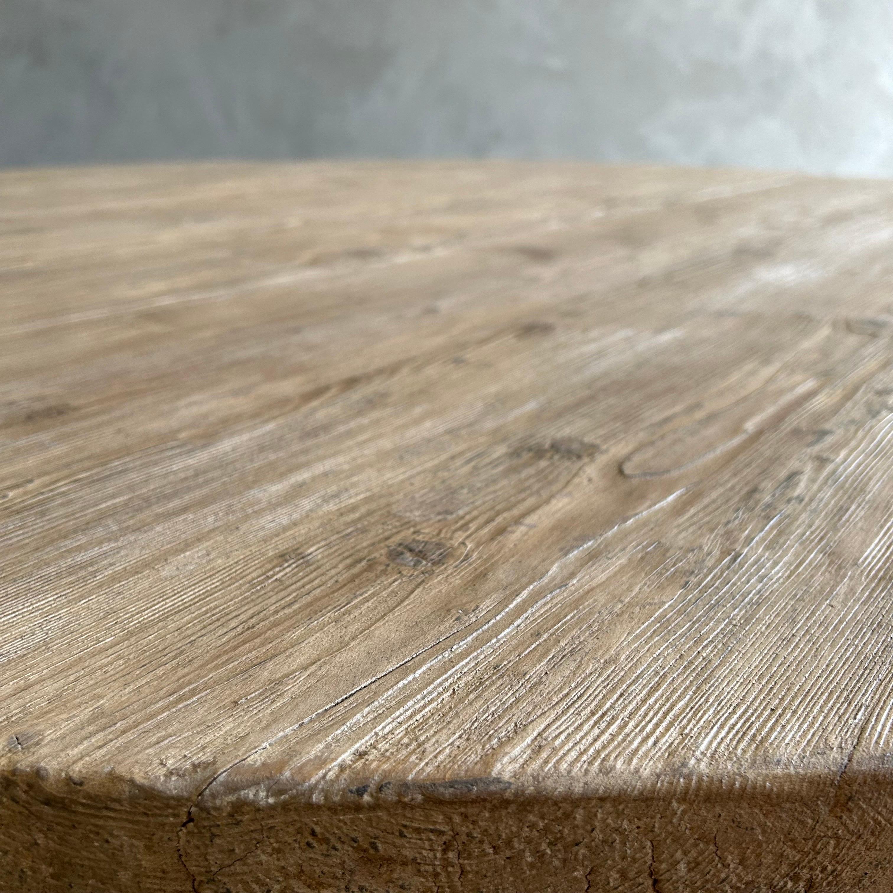 https://a.1stdibscdn.com/reclaimed-wood-dining-table-in-natural-wood-finish-72-for-sale-picture-7/f_18223/f_481700421767393414406/mobilejpegupload_8A50BAB34D0A4BBE873B20831C90BAC9_master.jpg
