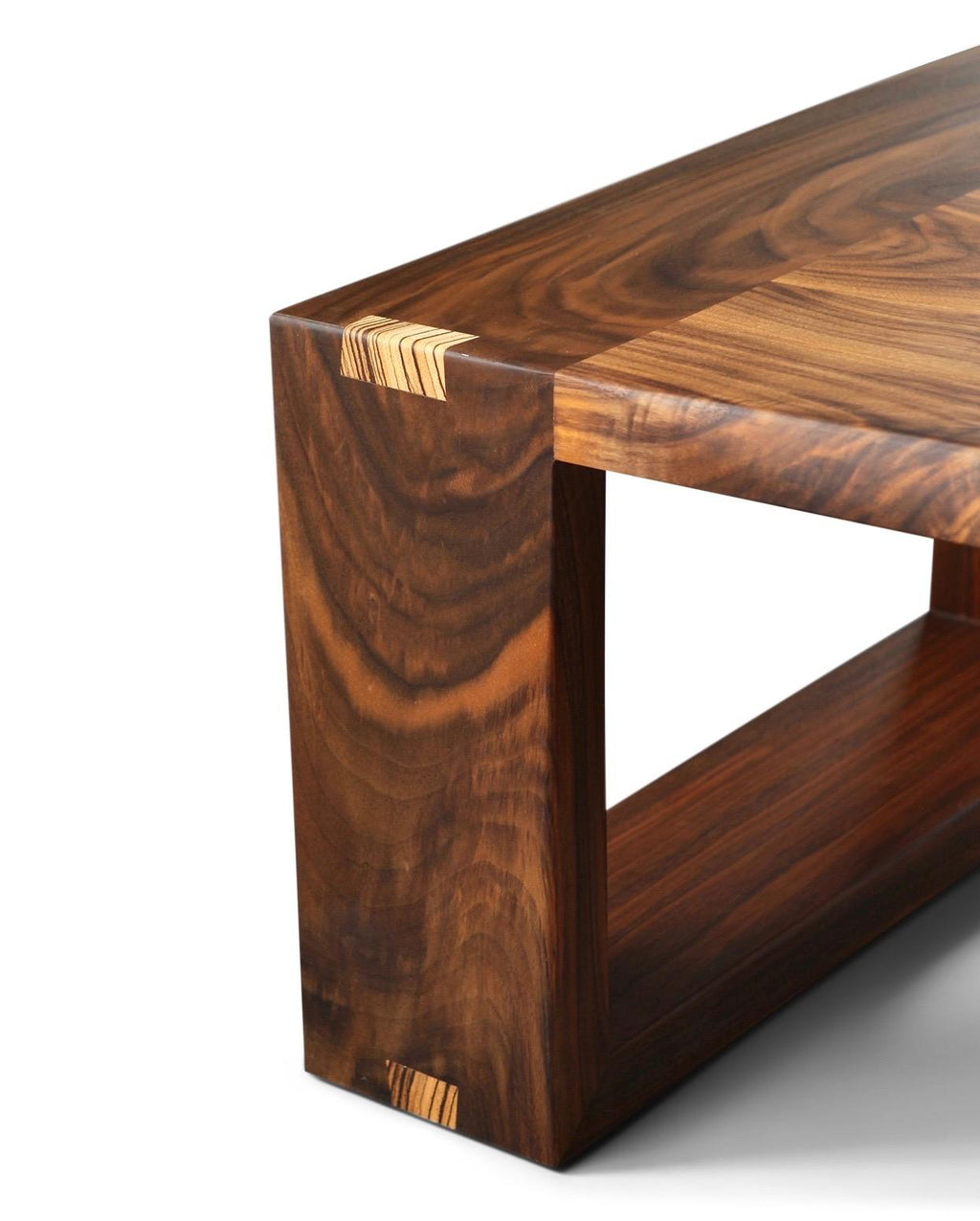 https://a.1stdibscdn.com/black-walnut-coffee-table-natural-edge-detail-in-stock-for-sale-picture-2/f_51472/1578326884402/mobilejpegupload_92ECCB8F36BE43A8BF17C5FCC9D8A5FE_master.jpg