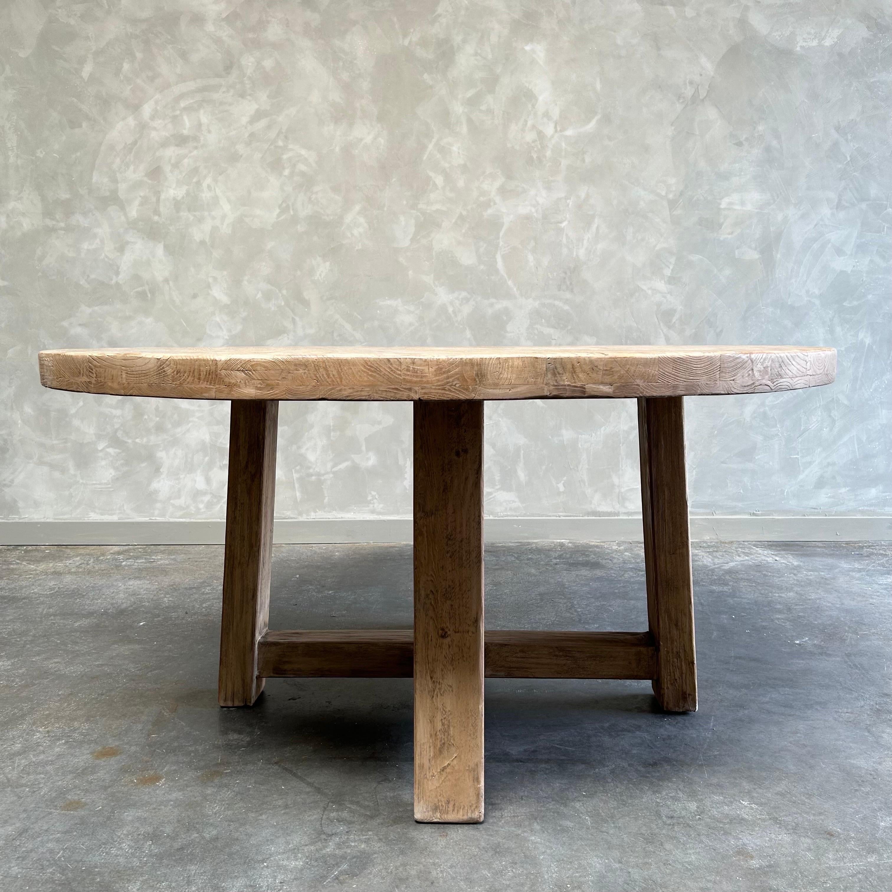 https://a.1stdibscdn.com/custom-made-reclaimed-elm-wood-round-dining-table-59-for-sale-picture-5/f_18223/1686882397552/mobilejpegupload_9B333ED52F1B44A8B173D8D3557FC4FD_master.jpg