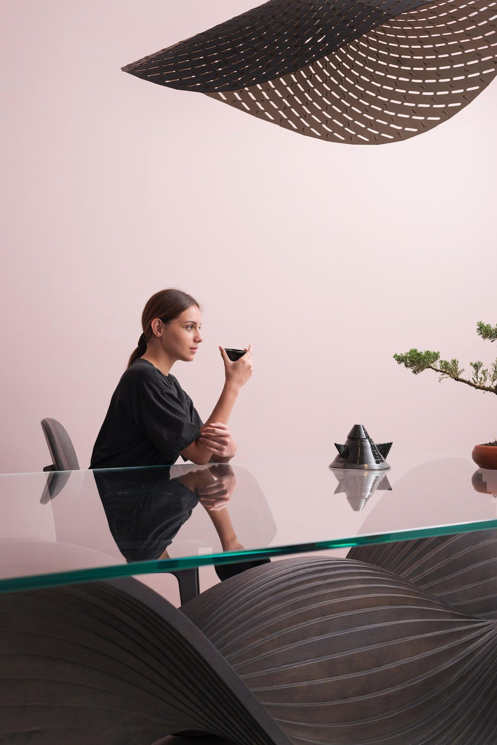 https://a.1stdibscdn.com/ghost-table-by-piegatto-a-contemporary-dining-table-for-sale-picture-4/f_83012/1679088940157/mobilejpegupload_9C5CCDD85BA240E0998001D617CE3F11_master.jpg