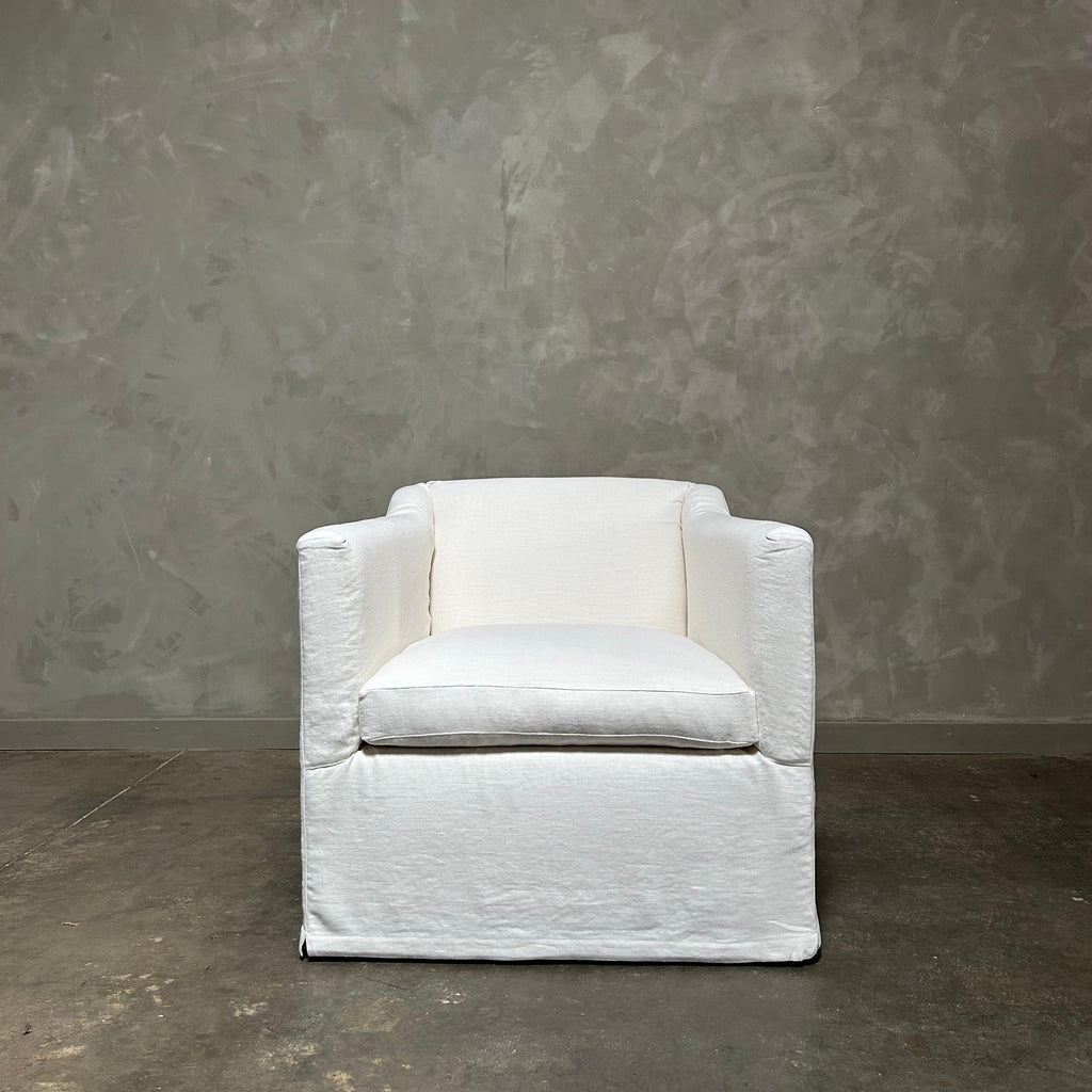 https://a.1stdibscdn.com/slip-cover-swivel-chair-upholstered-in-white-belgian-linen-for-sale-picture-8/f_18223/1711719967225/mobilejpegupload_9FDCAB1D8B9647B1AAE794B73BB69510_master.jpg