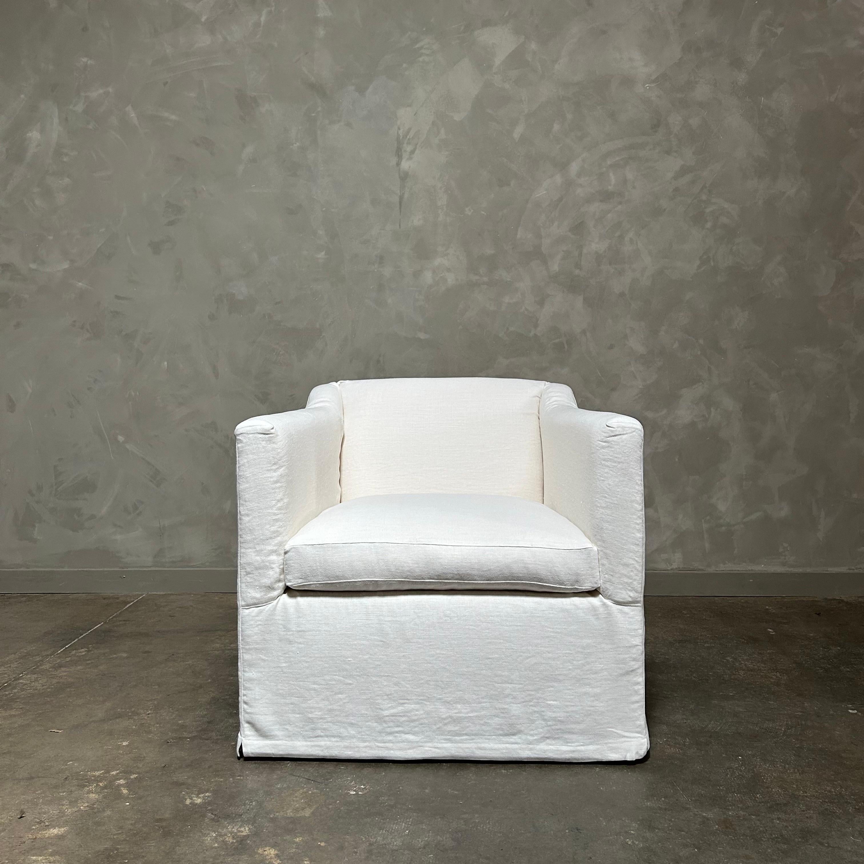 https://a.1stdibscdn.com/slip-cover-swivel-chair-upholstered-in-white-belgian-linen-for-sale-picture-8/f_18223/1711719967225/mobilejpegupload_9FDCAB1D8B9647B1AAE794B73BB69510_master.jpg