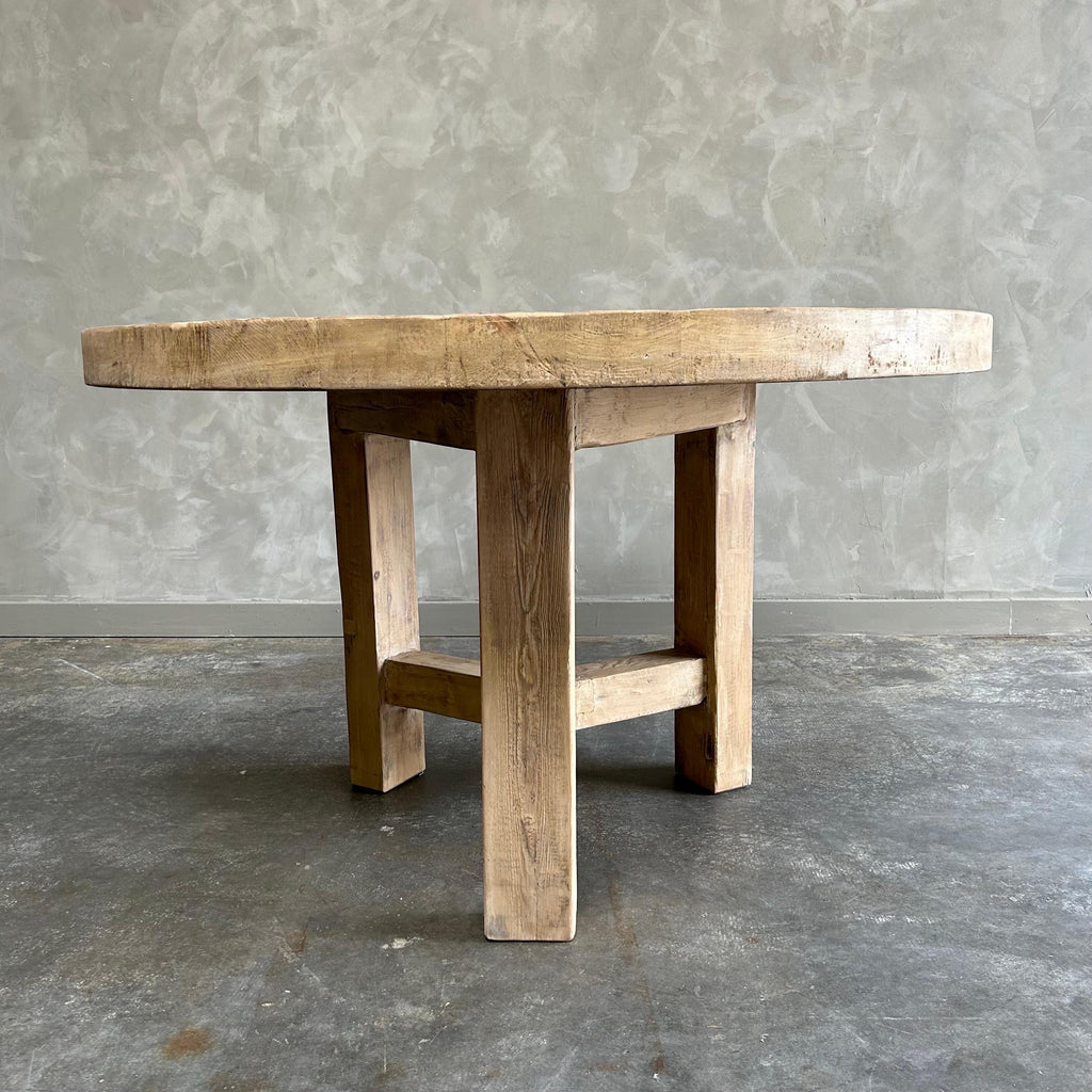 https://a.1stdibscdn.com/custom-made-42-round-elm-wood-dining-table-for-sale-picture-4/f_18223/f_469020021759434830531/mobilejpegupload_A33771E8B03644AA87397B45FC2EDD99_master.jpg