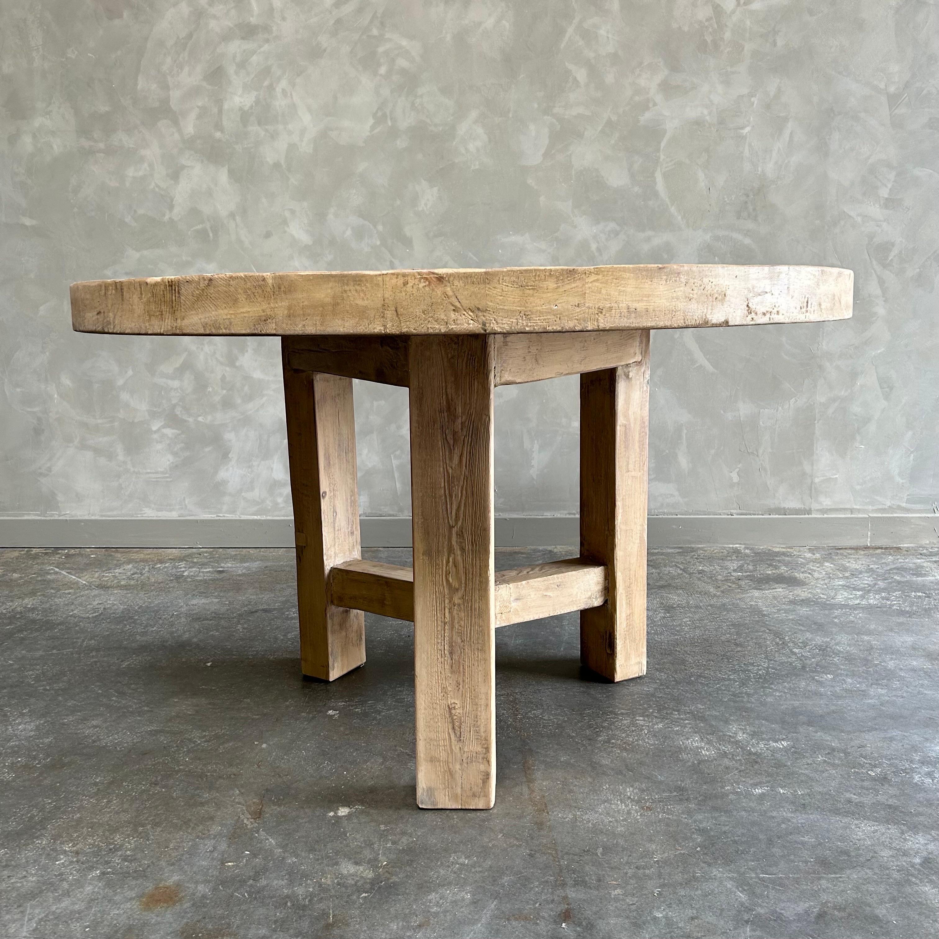 https://a.1stdibscdn.com/custom-made-round-elm-wood-dining-table-for-sale-picture-5/f_18223/f_351842321689103635399/mobilejpegupload_A33771E8B03644AA87397B45FC2EDD99_master.jpg