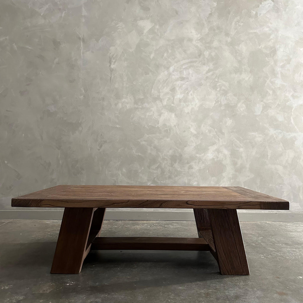 https://a.1stdibscdn.com/reclaimed-elm-wood-coffee-table-in-walnut-finish-for-sale-picture-4/f_18223/f_468886121759354744218/mobilejpegupload_A6E22085432345728D256092CCDD57F8_master.jpg