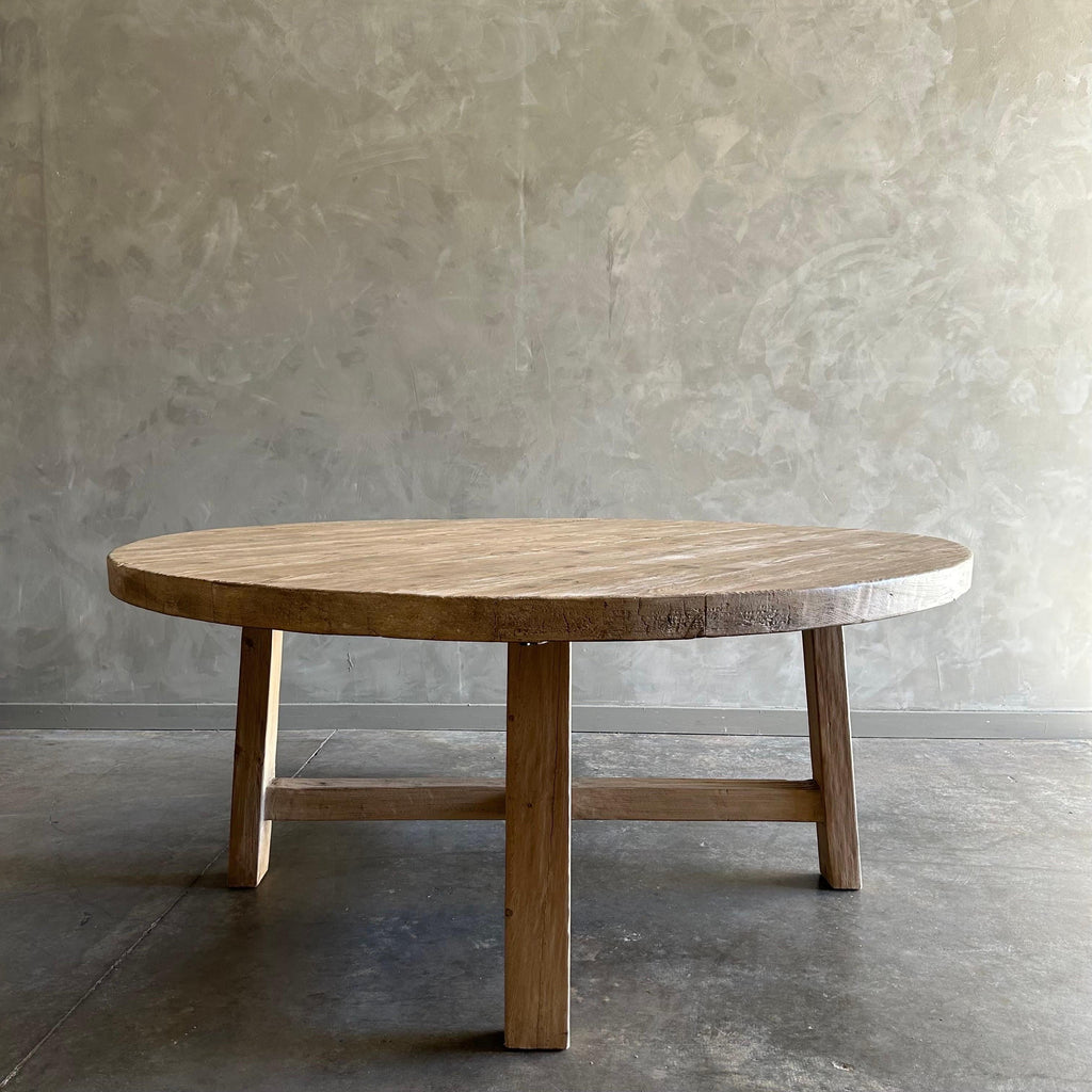 https://a.1stdibscdn.com/reclaimed-wood-dining-table-in-natural-wood-finish-72-for-sale-picture-5/f_18223/f_481700421767393413122/mobilejpegupload_B2680A4C44E8441B8FA008F665E65C4E_master.jpg