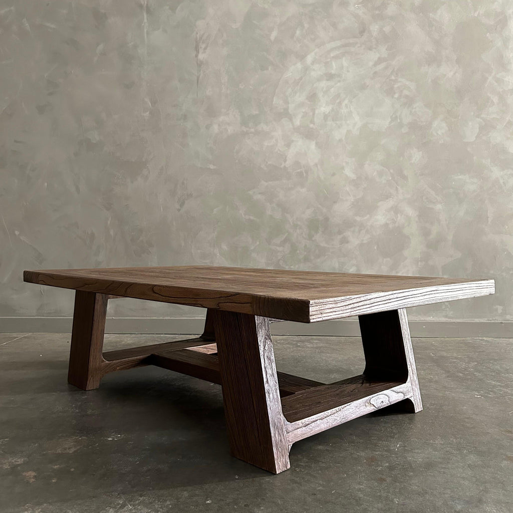 https://a.1stdibscdn.com/reclaimed-elm-wood-coffee-table-in-walnut-finish-for-sale-picture-11/f_18223/f_468886121759354748492/mobilejpegupload_B9A54E3C9D9D469995B914CCA14DDA8E_master.jpg