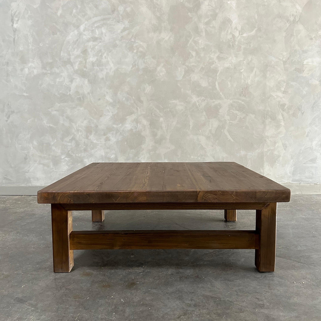 https://a.1stdibscdn.com/reclaimed-pine-wood-coffee-table-for-sale-picture-7/f_18223/f_483295221768436329374/mobilejpegupload_BE93C4FC6B03451CAA32D43CEACBC0A0_master.jpg