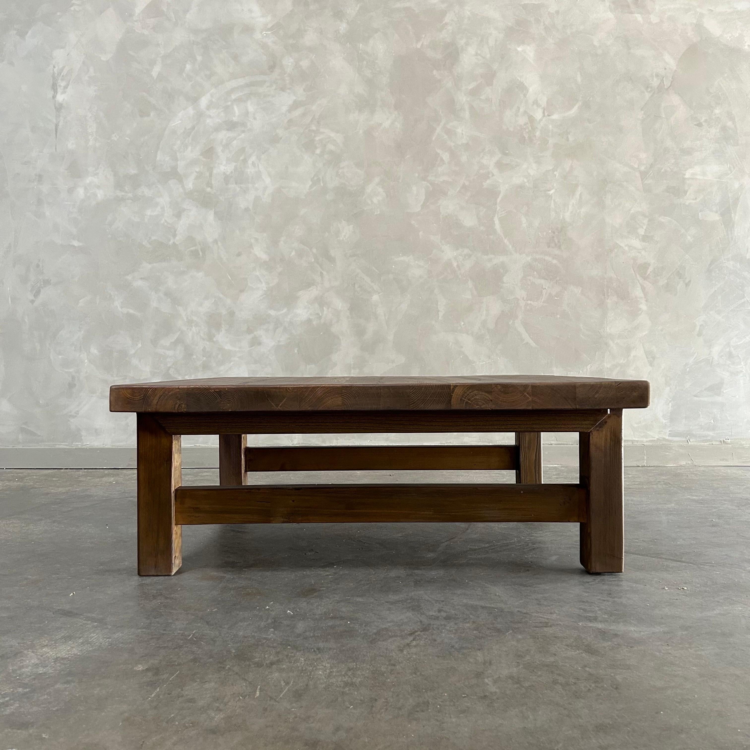 https://a.1stdibscdn.com/reclaimed-pine-wood-coffee-table-for-sale-picture-5/f_18223/f_483295221768436327987/mobilejpegupload_C43FA2B51892468FBD3CC3B94F23E238_master.jpg