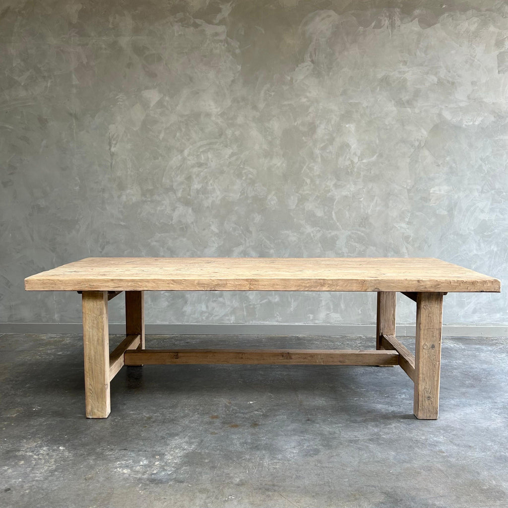 https://a.1stdibscdn.com/solid-reclaimed-pine-dining-table-for-sale-picture-8/f_18223/1686798469012/mobilejpegupload_C73F938D00854D8C9D982F1FB9826093_master.jpg