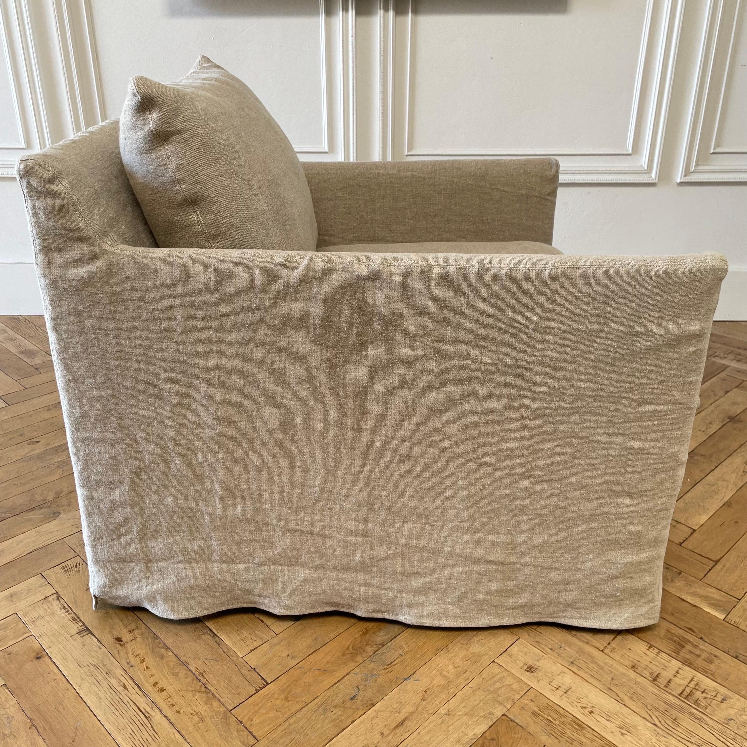 https://a.1stdibscdn.com/custom-swivel-chair-slip-covered-in-a-heavy-flax-stone-washed-linen-for-sale-picture-14/f_18223/1660770727413/mobilejpegupload_CB716FBEB2834074B3421A51F53B39BC_master.jpg