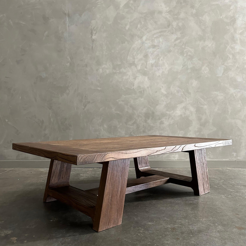 https://a.1stdibscdn.com/reclaimed-elm-wood-coffee-table-in-walnut-finish-for-sale-picture-12/f_18223/f_468886121759354749122/mobilejpegupload_CC8EAE83C1B24222892EB1A740D5C7FC_master.jpg