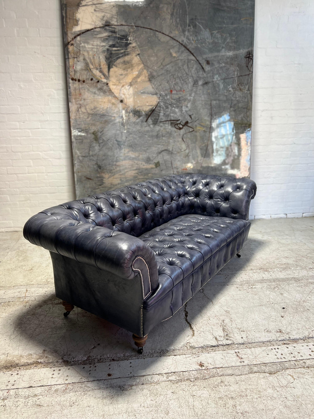 https://a.1stdibscdn.com/our-signature-howard-chesterfield-sofa-in-hand-dyed-elephant-grey-leather-for-sale-picture-8/f_79732/1677225868656/mobilejpegupload_CE48F26CB6D84B16B0CC709B41434197_master.jpg