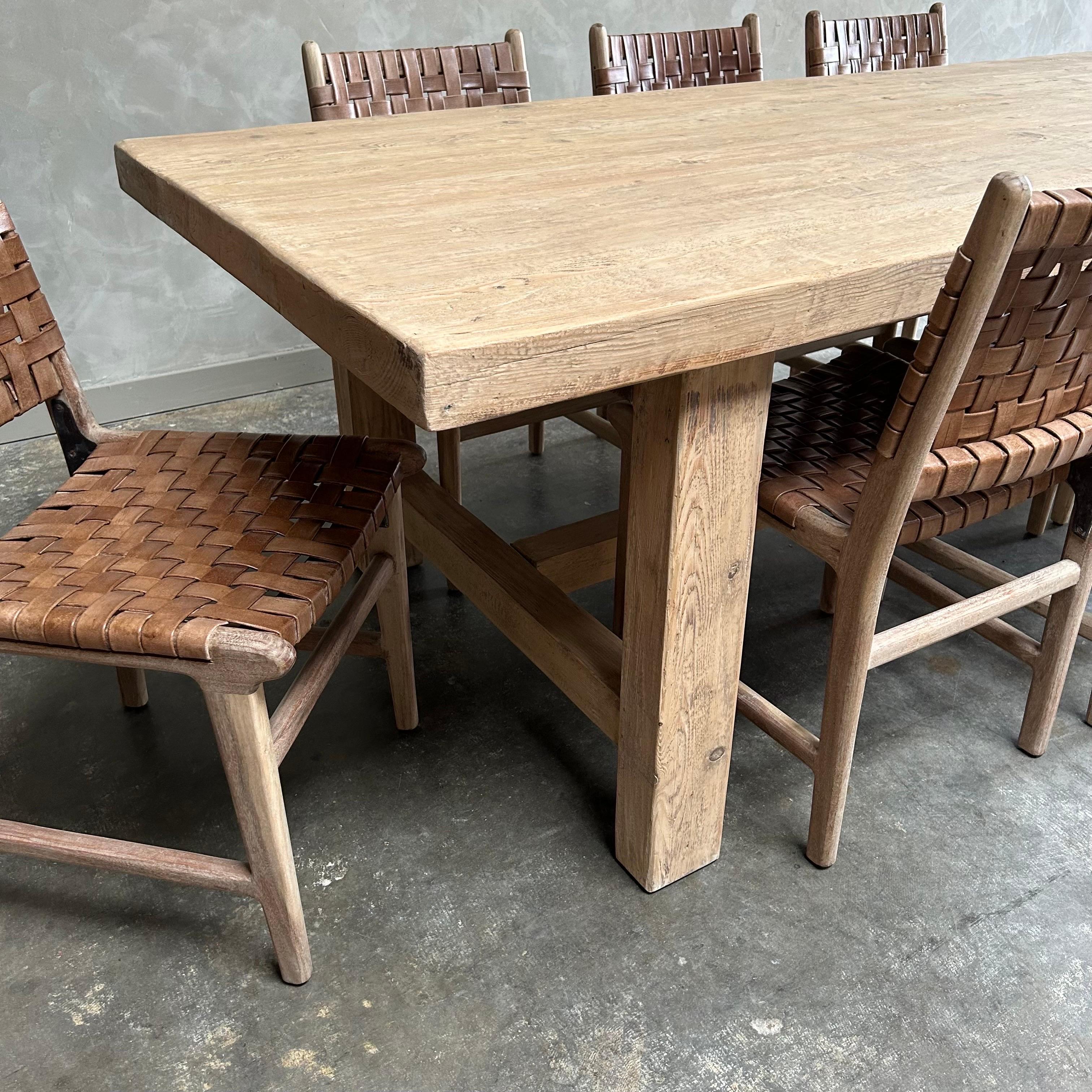 https://a.1stdibscdn.com/solid-reclaimed-pine-dining-table-for-sale-picture-7/f_18223/1686798472796/mobilejpegupload_D15D818BA5D54EF286A40C02D05D1CA7_master.jpg