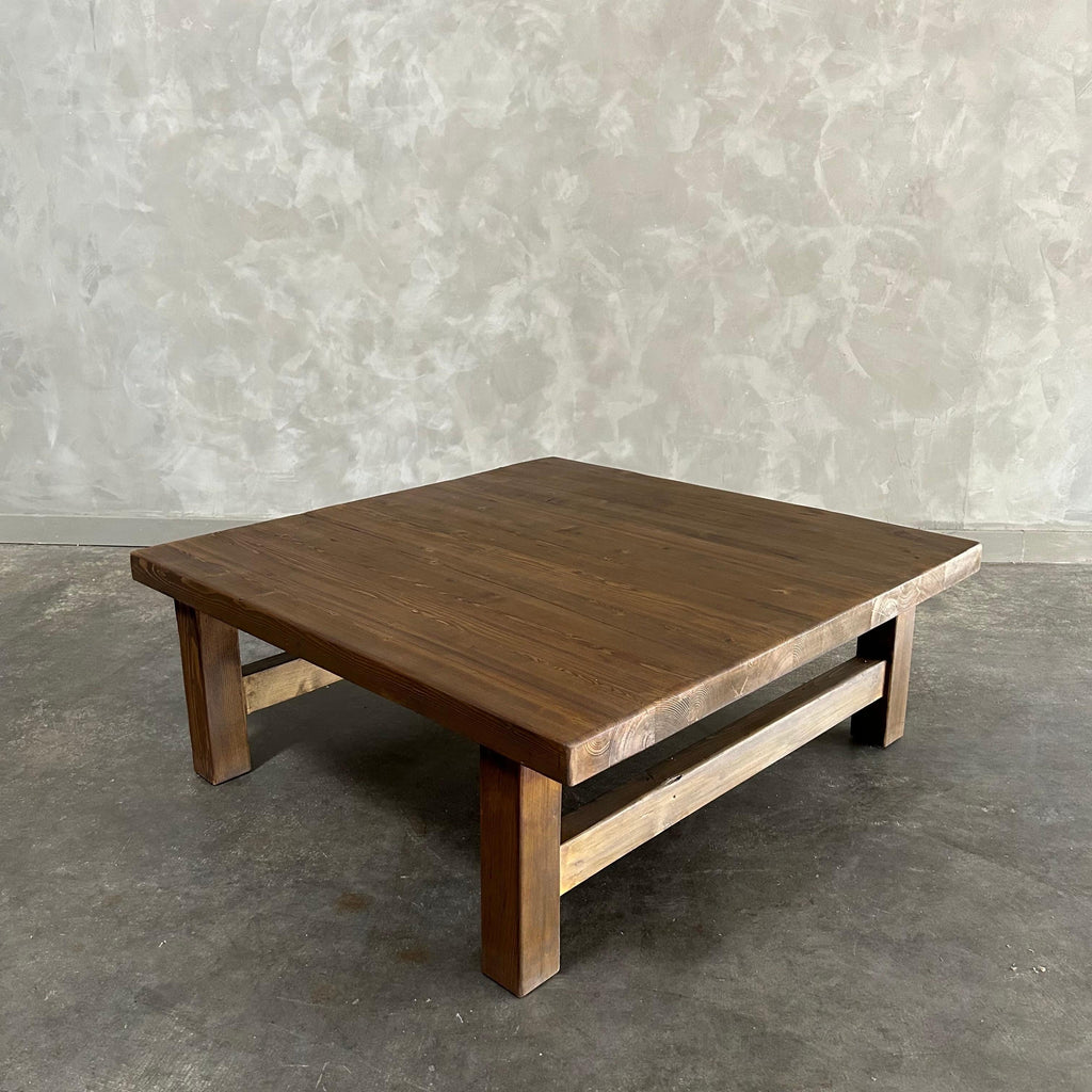 https://a.1stdibscdn.com/reclaimed-pine-wood-coffee-table-for-sale-picture-3/f_18223/f_483295221768436326222/mobilejpegupload_D40CF2A7081249CA9F30C7DEE4B74E6A_master.jpg